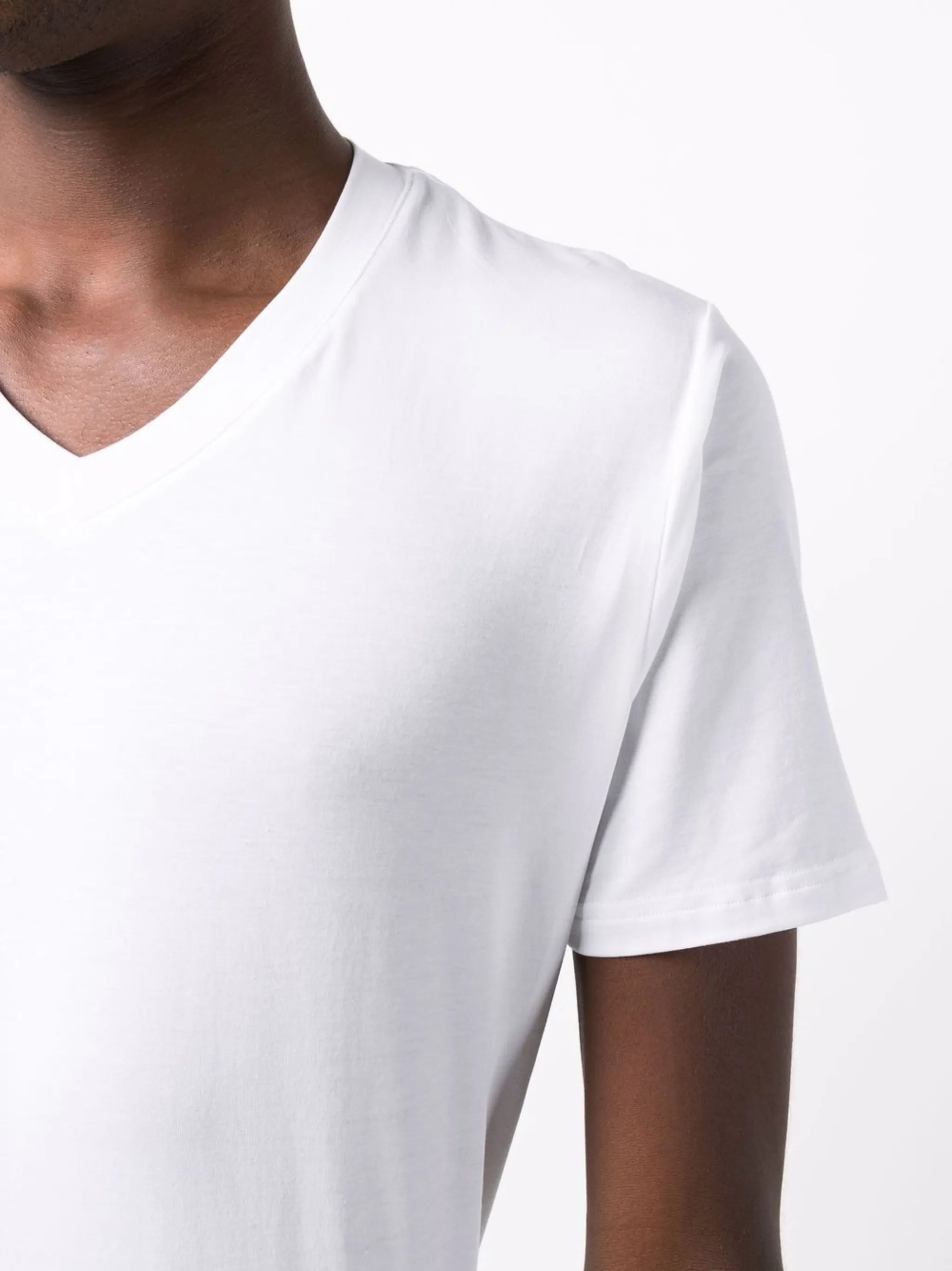 T-Shirt mit V-Ausschnitt