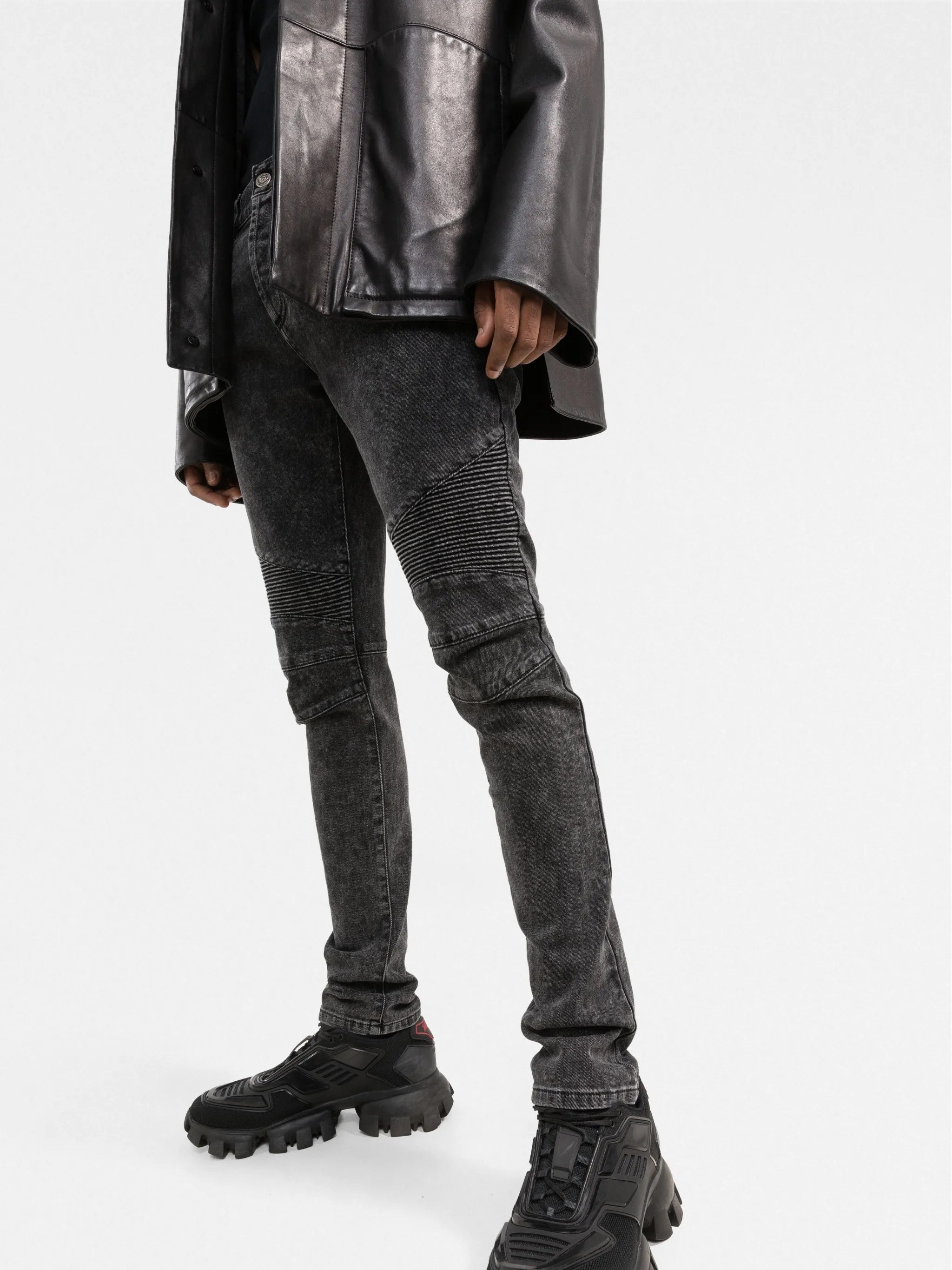 Slim-fit jeans with ribbed knees