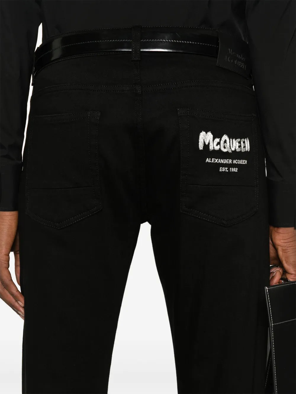 Jeans mit Logo-Stickerei