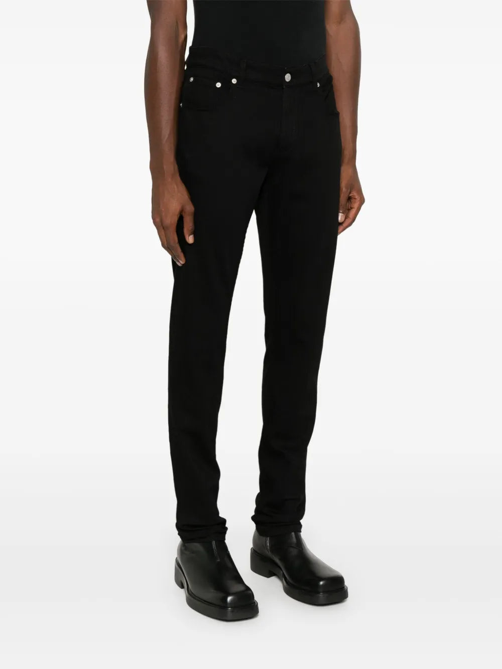 Jeans mit Logo-Stickerei