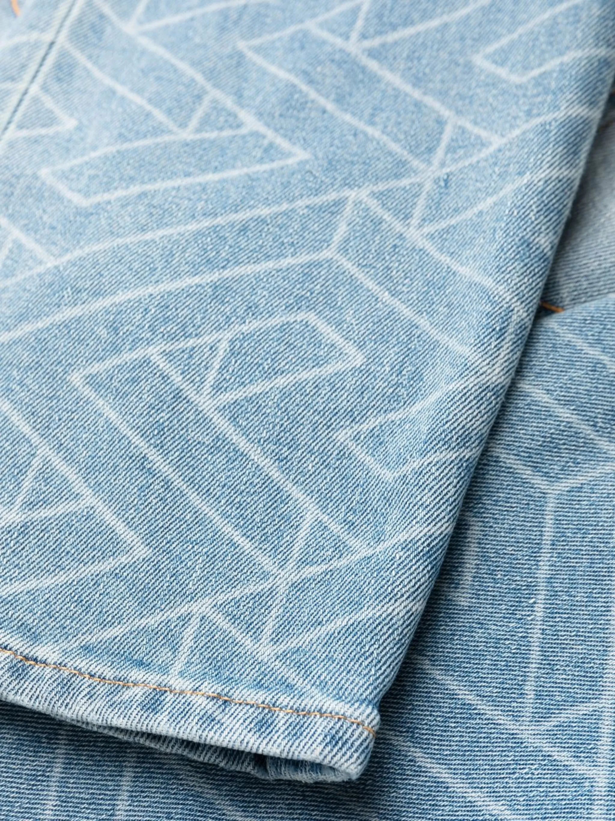 Jeans mit geometrischem Print
