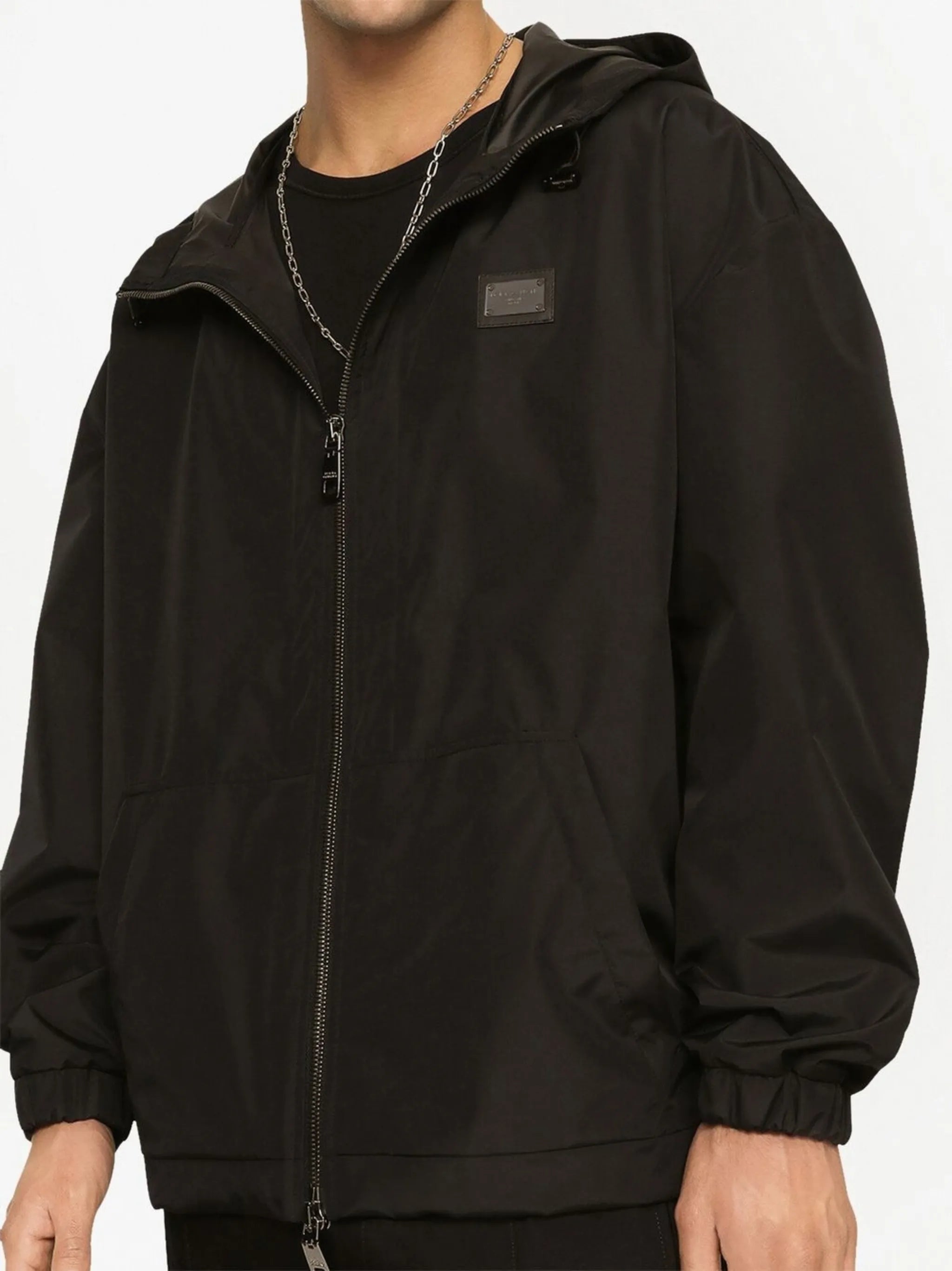Kapuzenjacke mit Logo-Schild