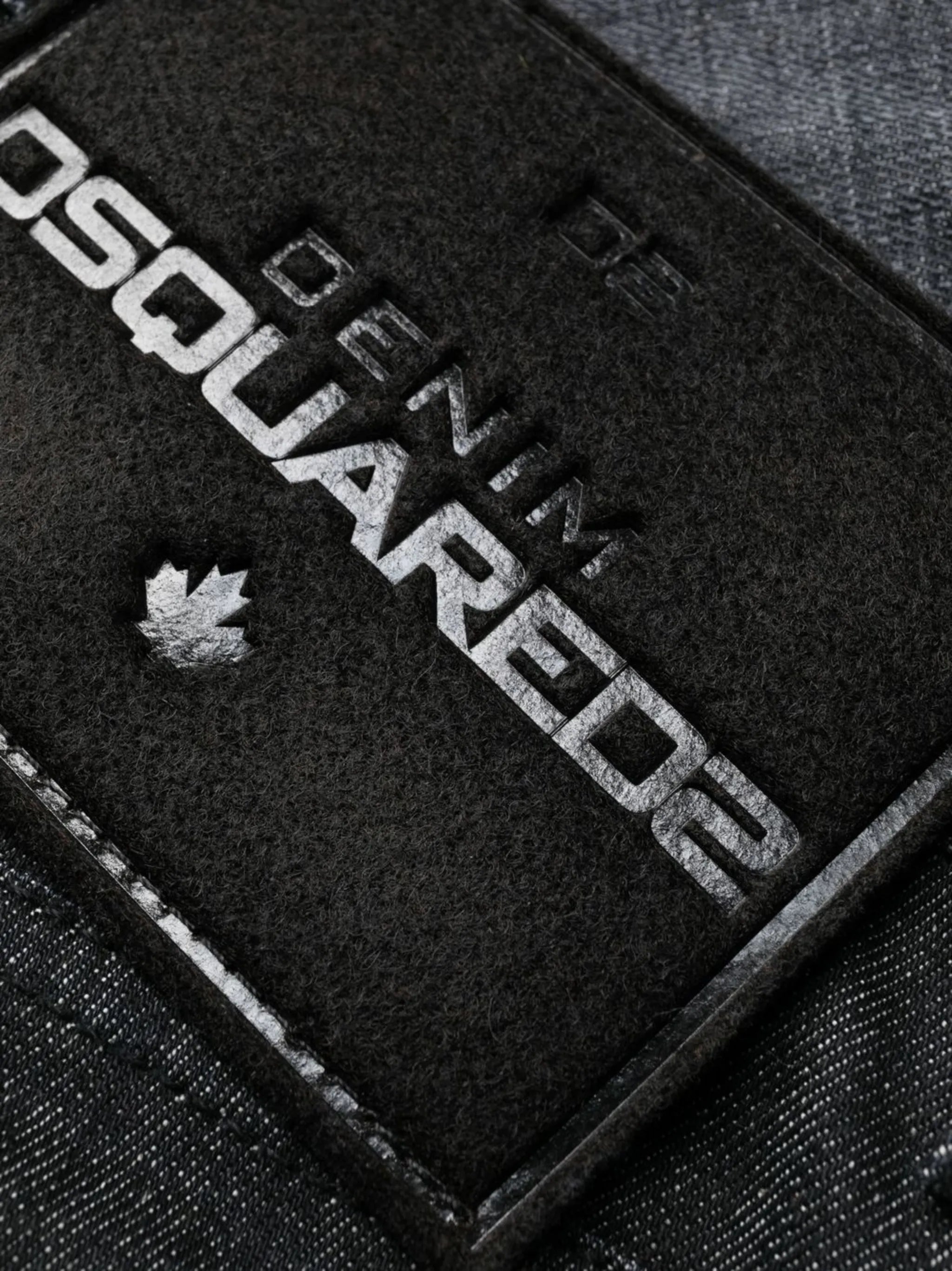 Tapered-Jeans aus Denim