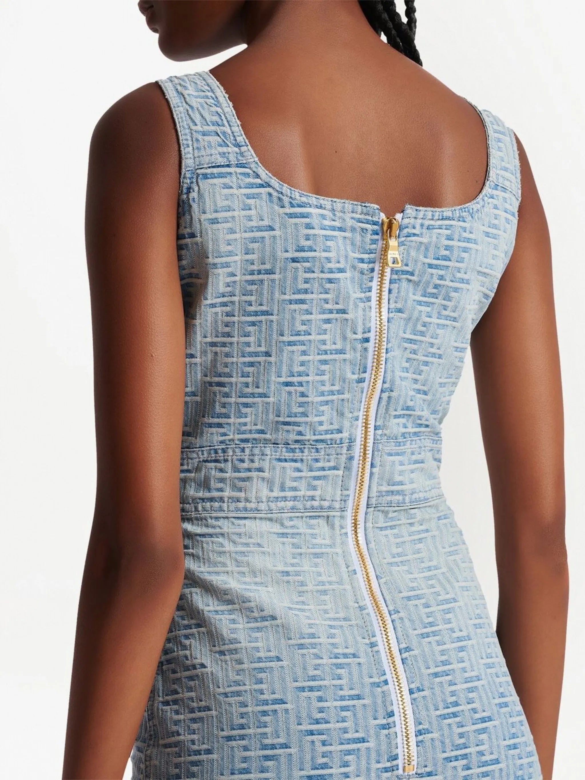Kleid mit Monogramm