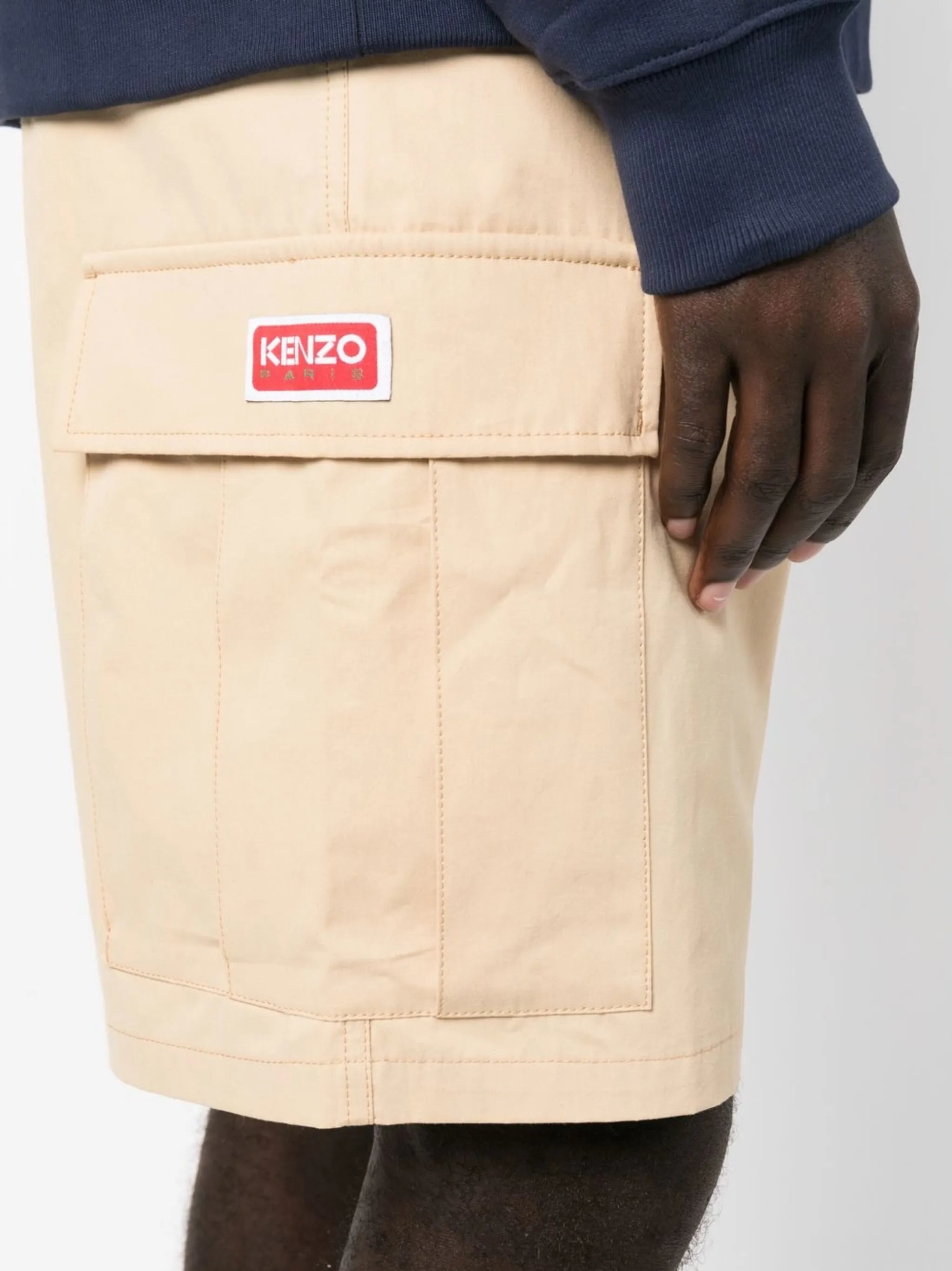 Cargo shorts with logo patch