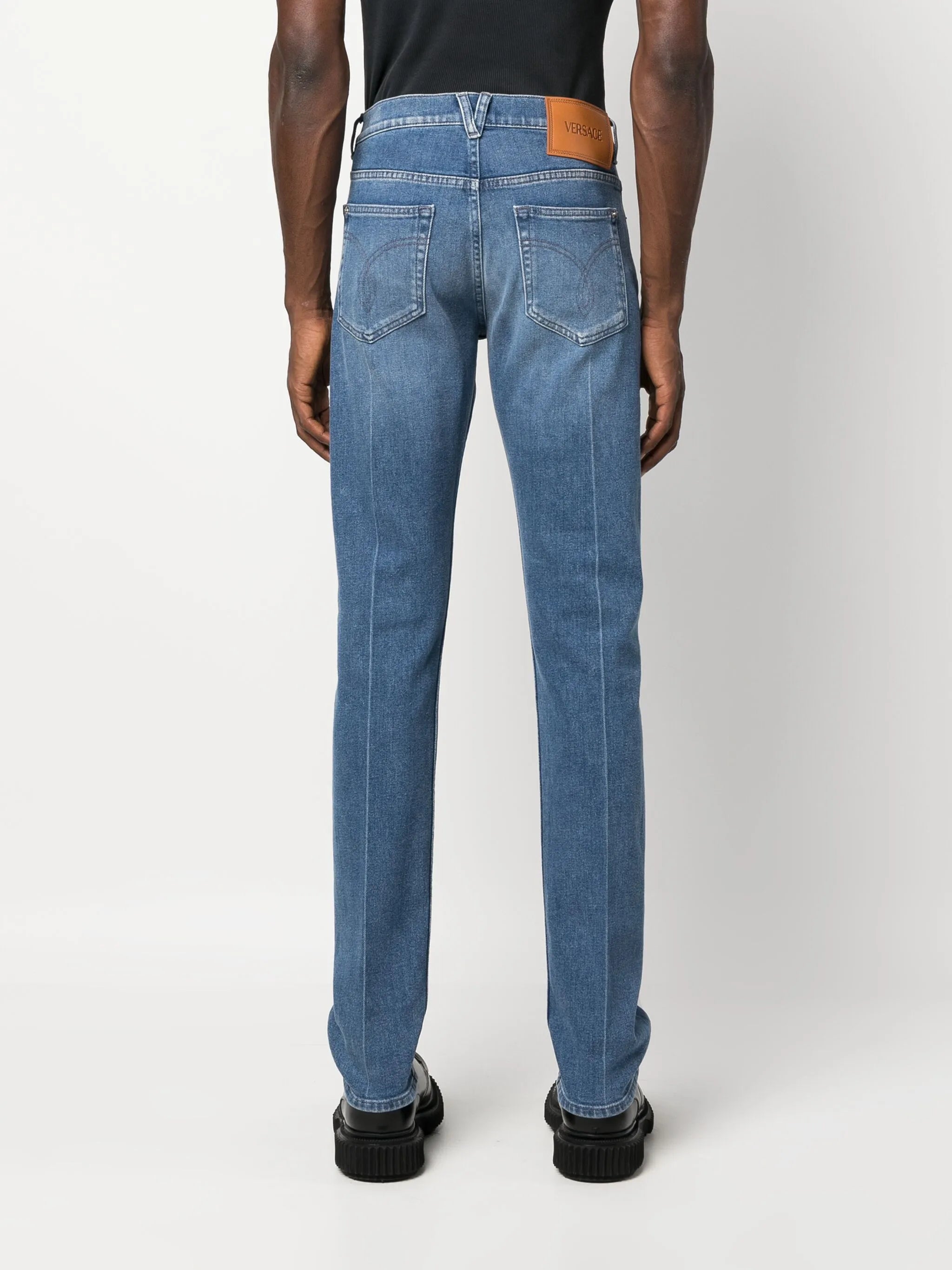 Slim-Fit-Jeans mit Logo-Patch