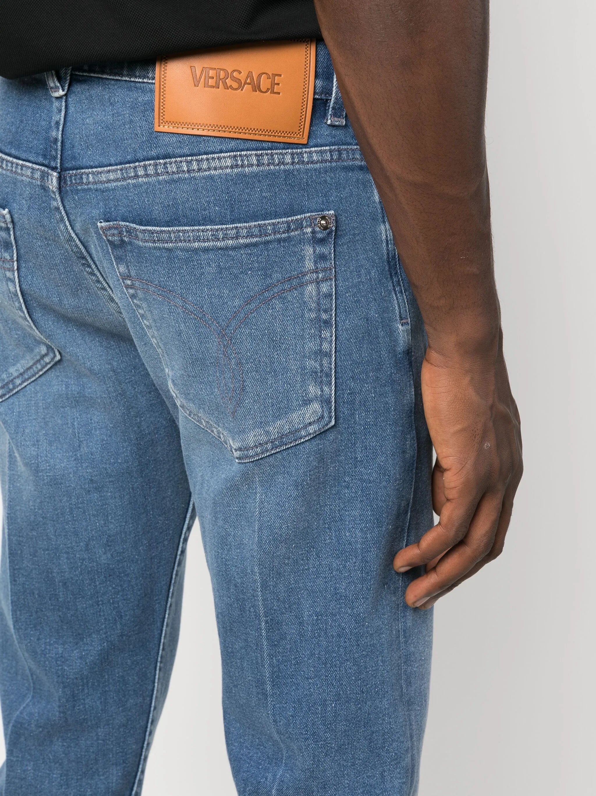 Slim-Fit-Jeans mit Logo-Patch