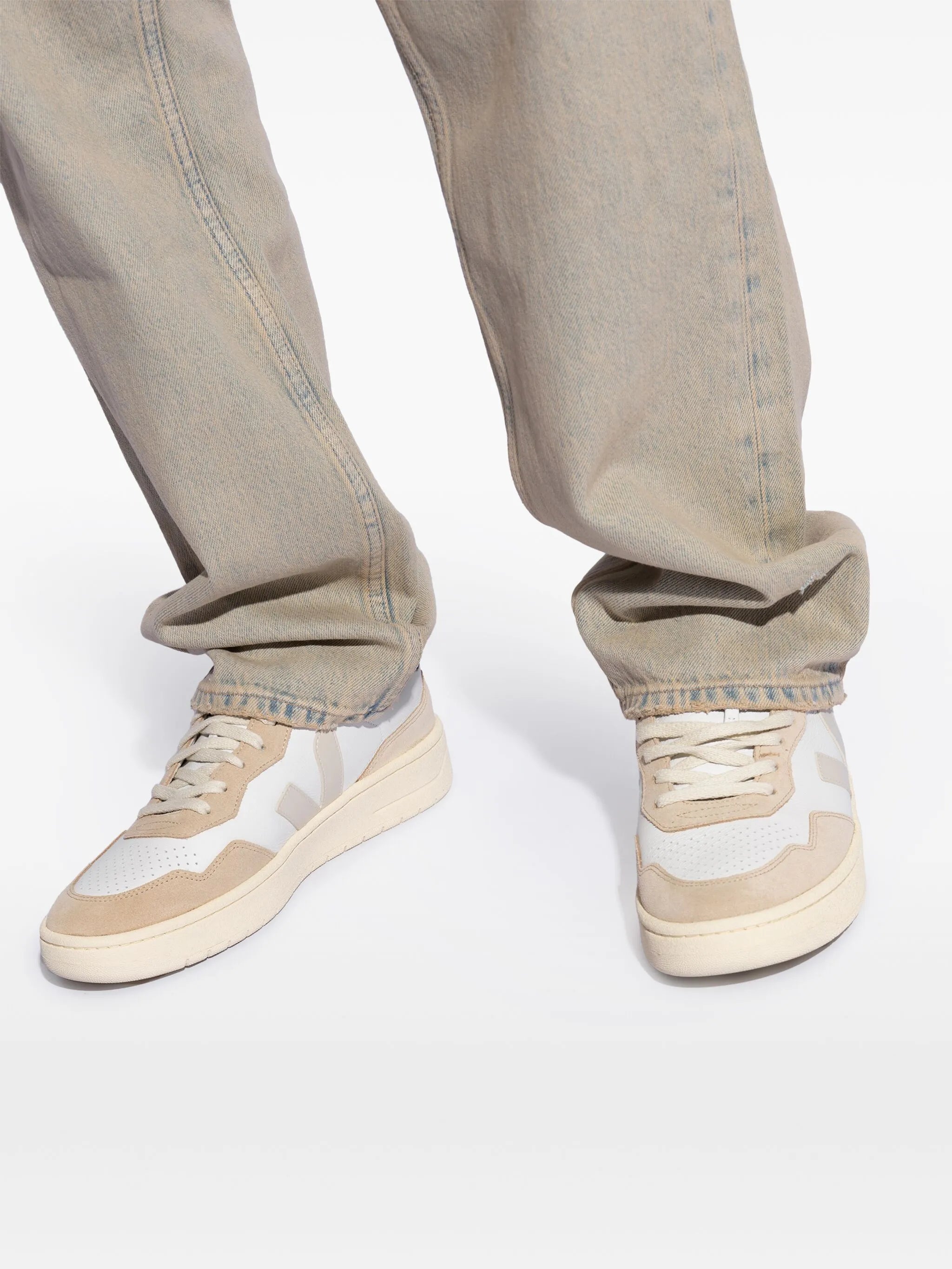 V-90 Sneakers