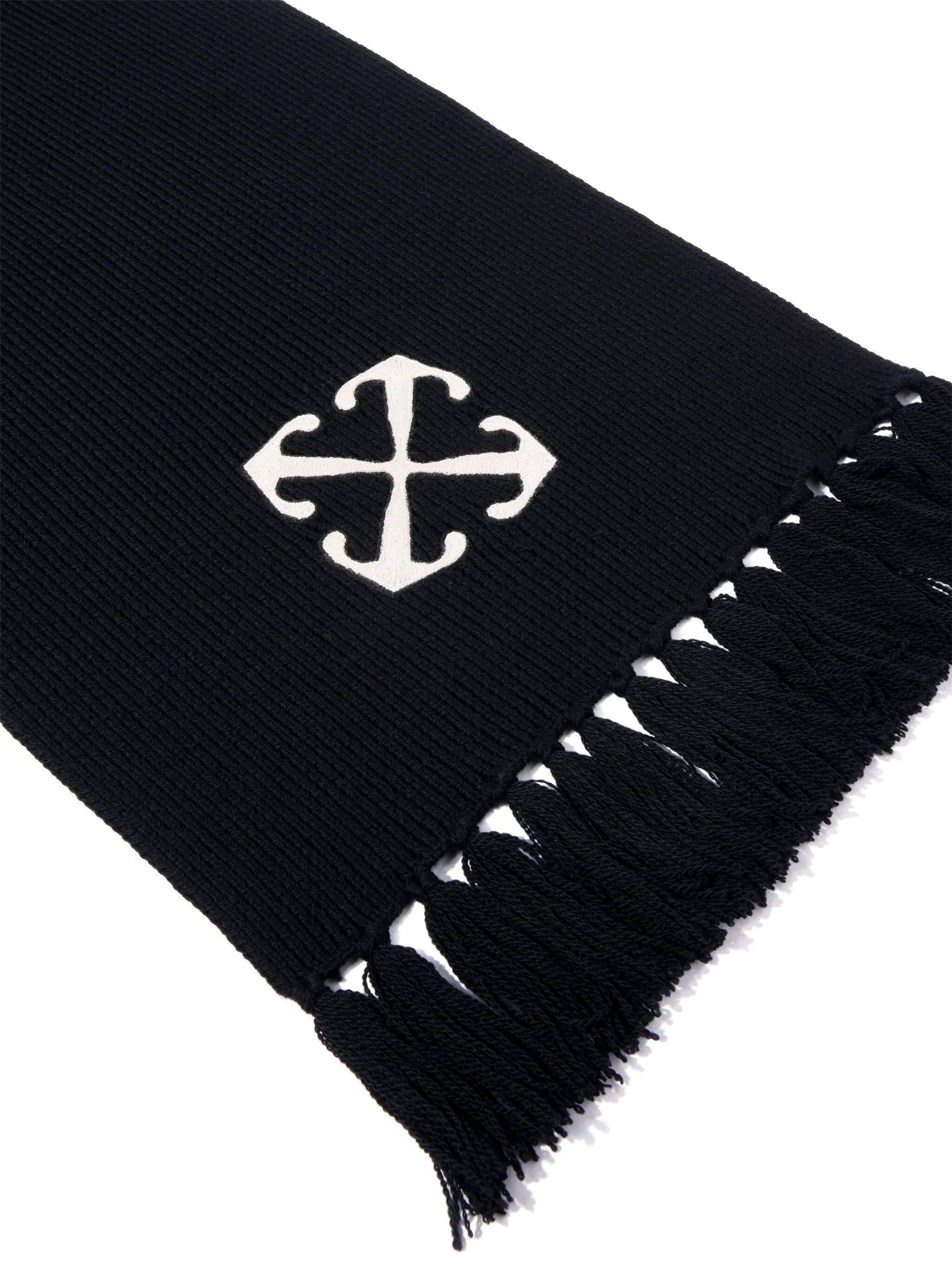 Scarf with Arrows
