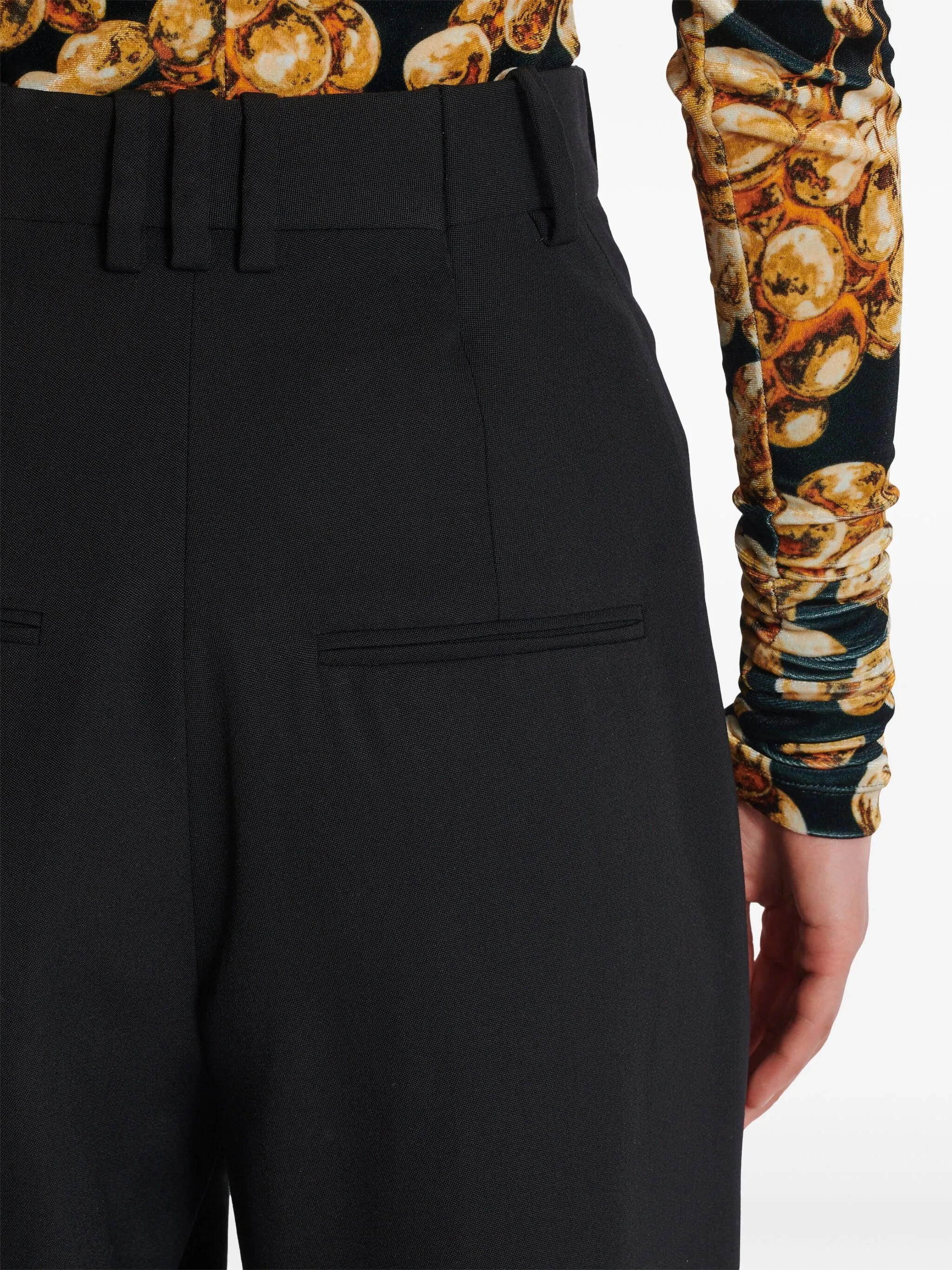 Grain de Poudre Hose mit Falten