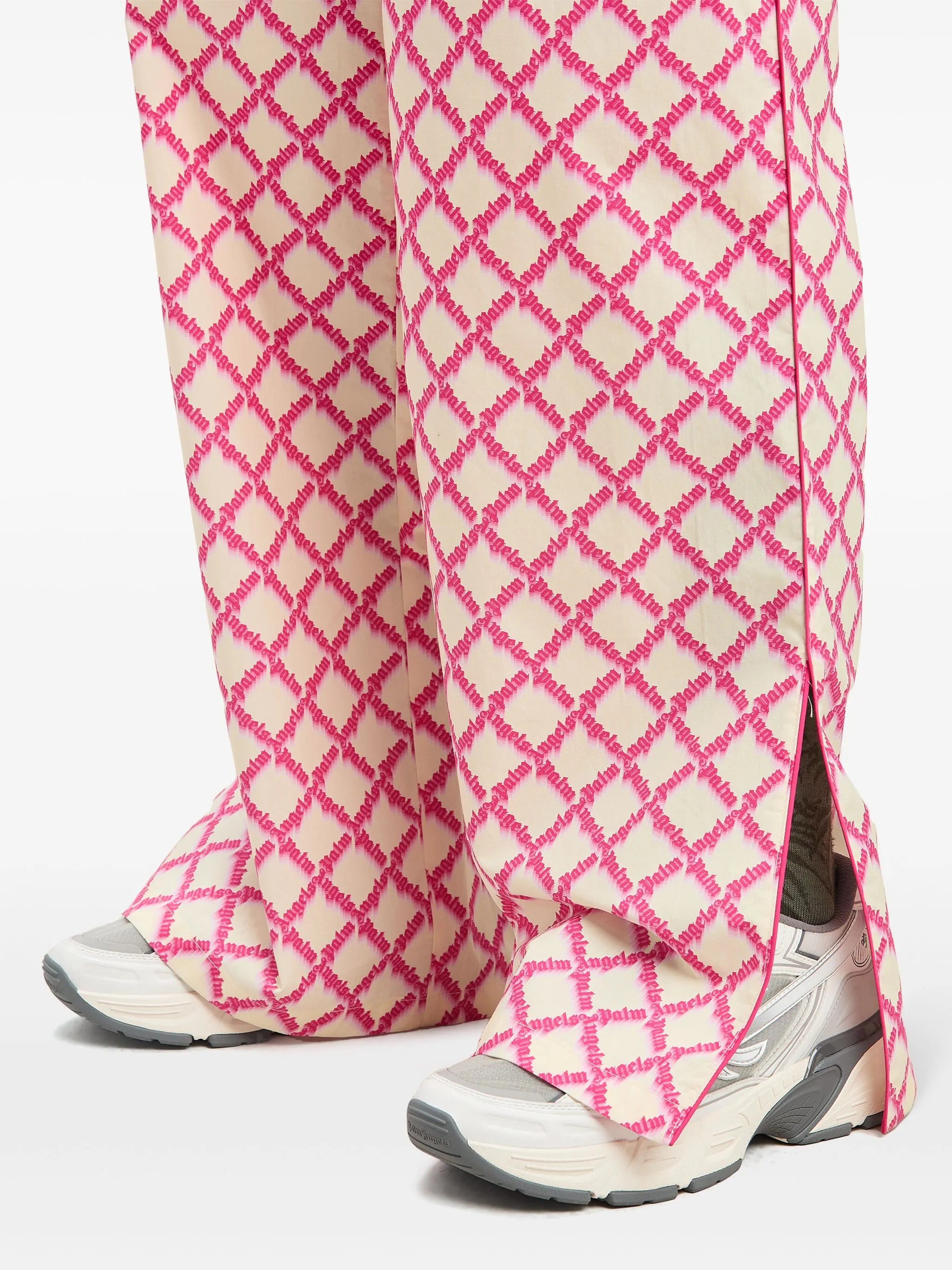 Hose mit Logo-Schlitz