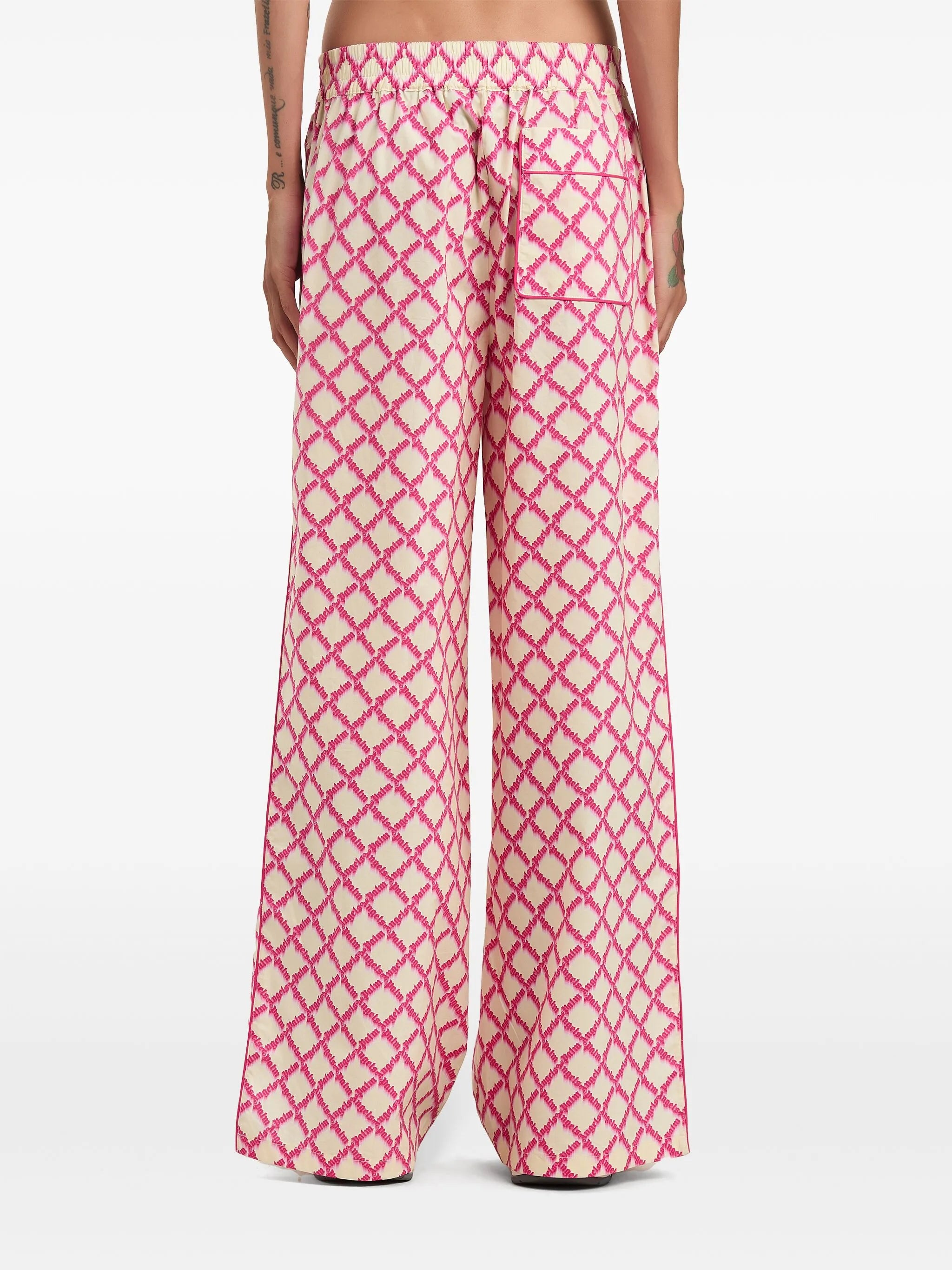 Hose mit Logo-Schlitz