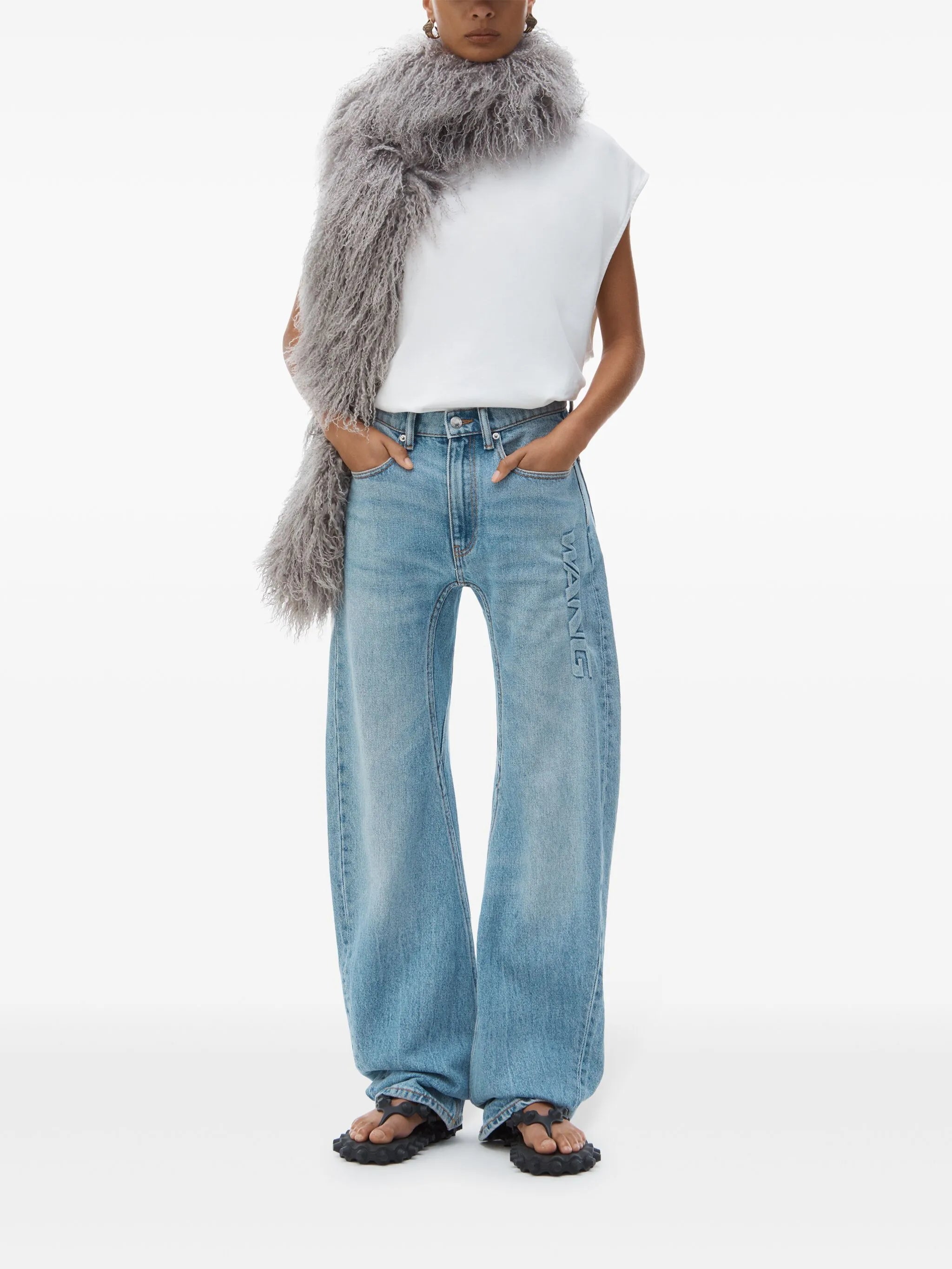 Jeans mit Logo-Prägung