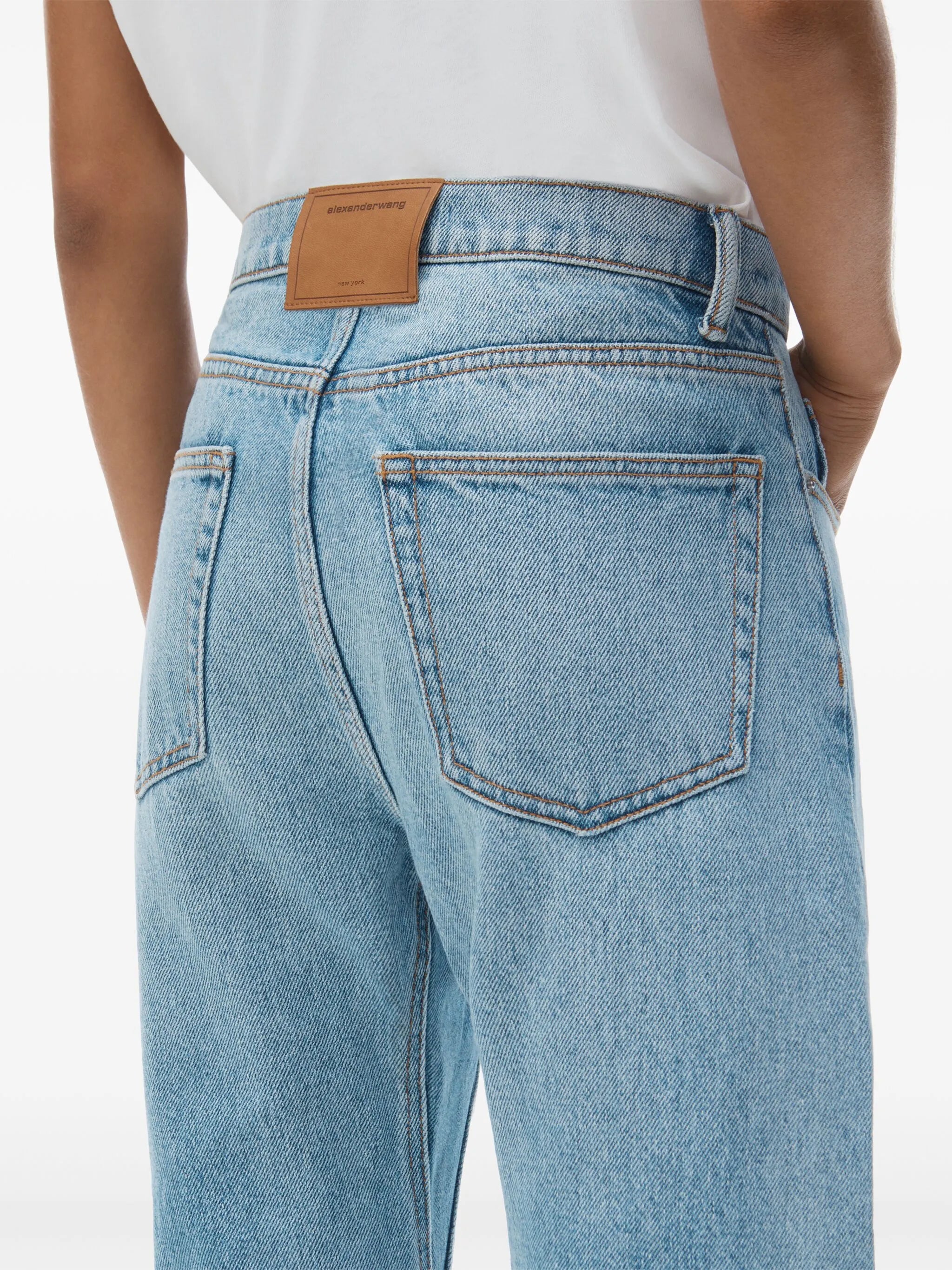 Jeans mit Logo-Prägung