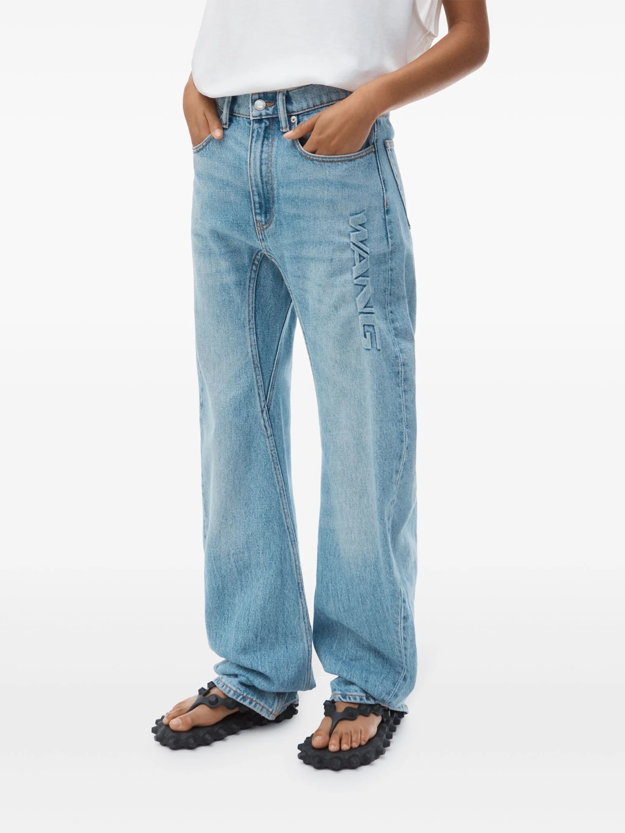 Jeans mit Logo-Prägung