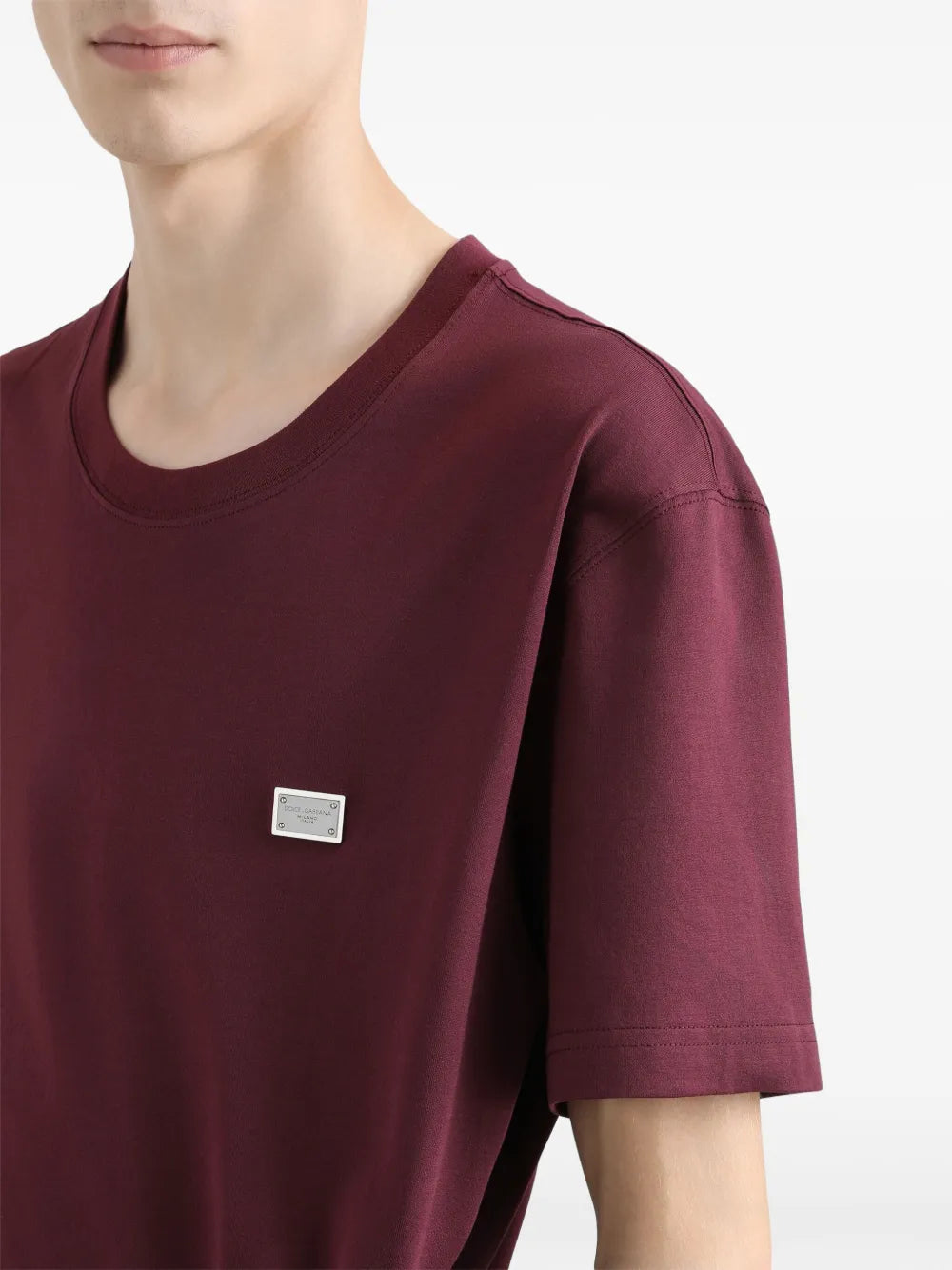 T-Shirt mit Logo-Schild