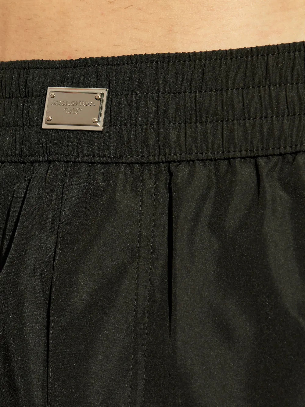 Badeshorts mit Logo-Schild