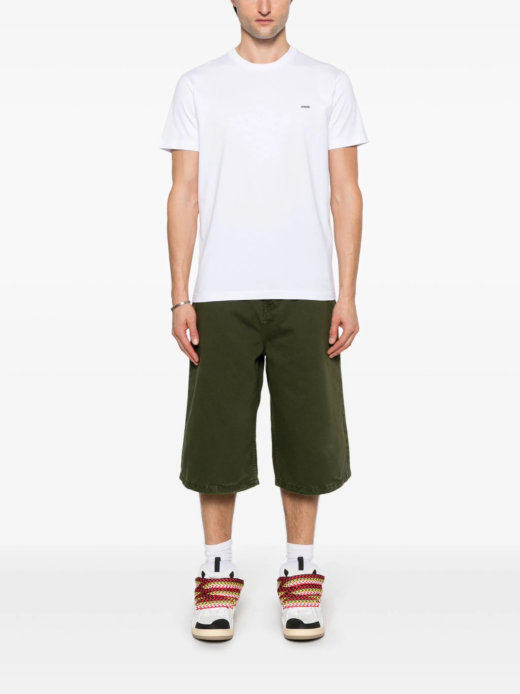 T-Shirt mit Logo-Schild