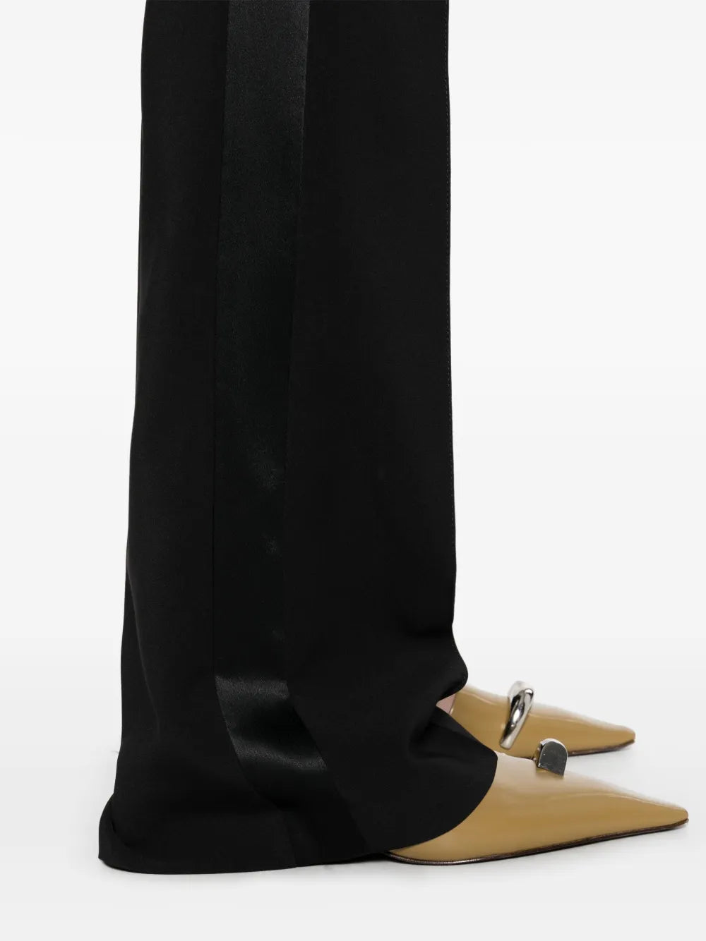 Krepphose mit Satinbesatz