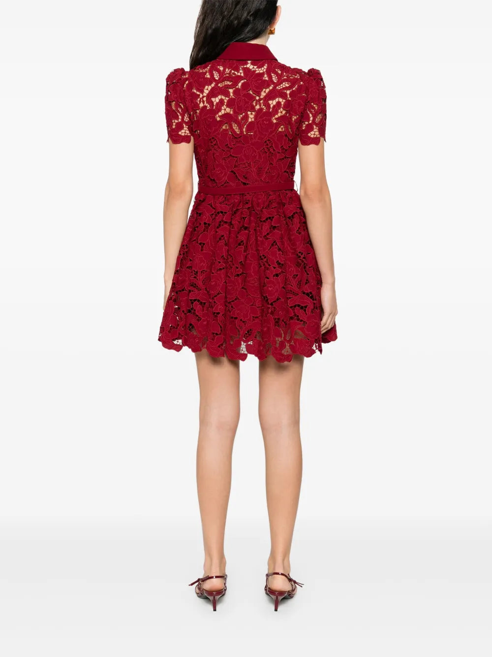 Mini dress made of lace with floral pattern