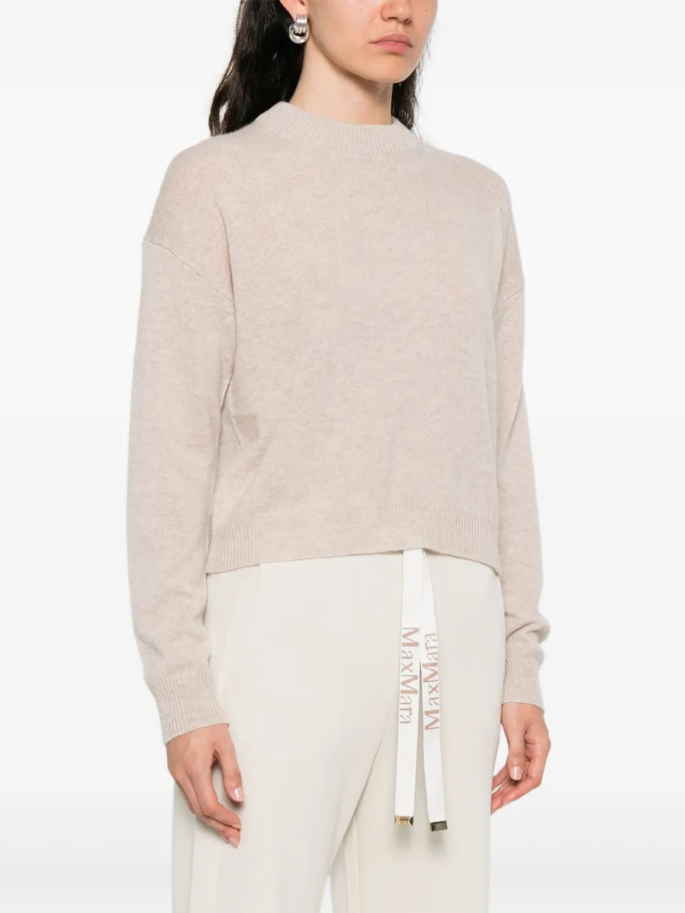 sweater with round neckline
