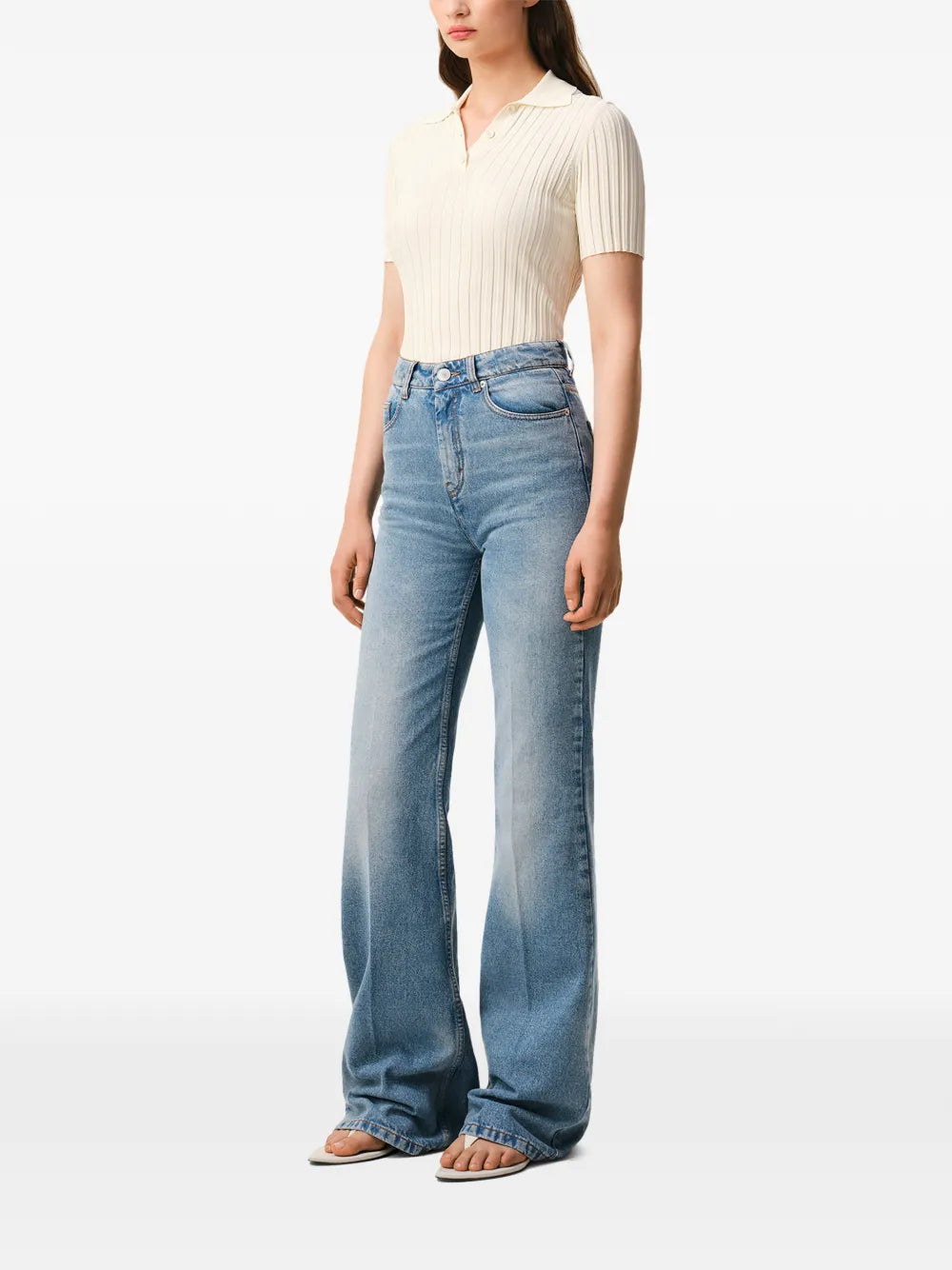 Ausgestellte Jeans