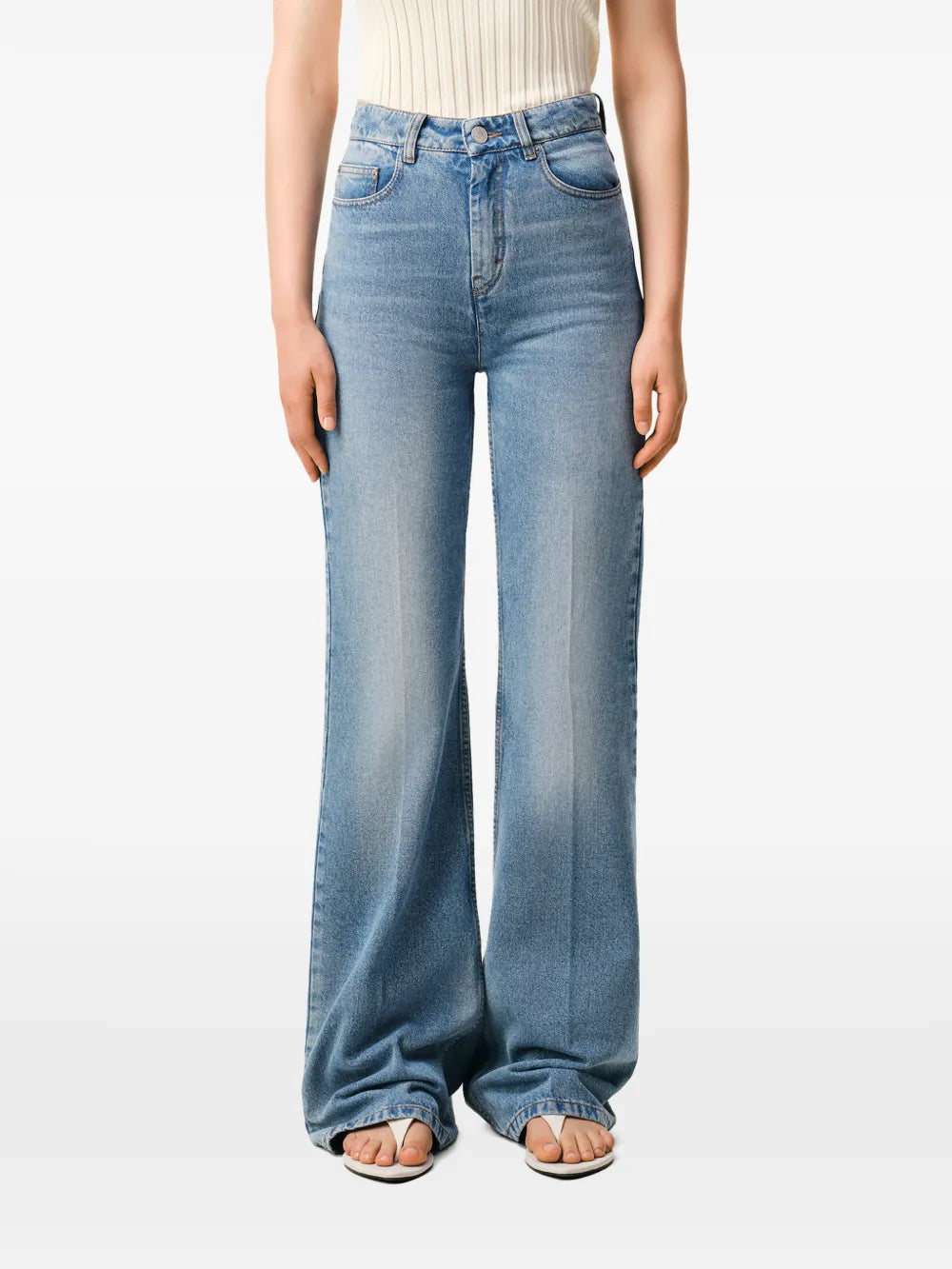 Ausgestellte Jeans