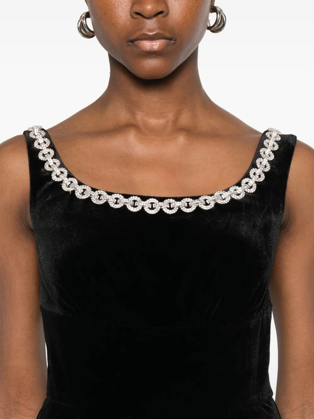 Kleid mit Kettendetail