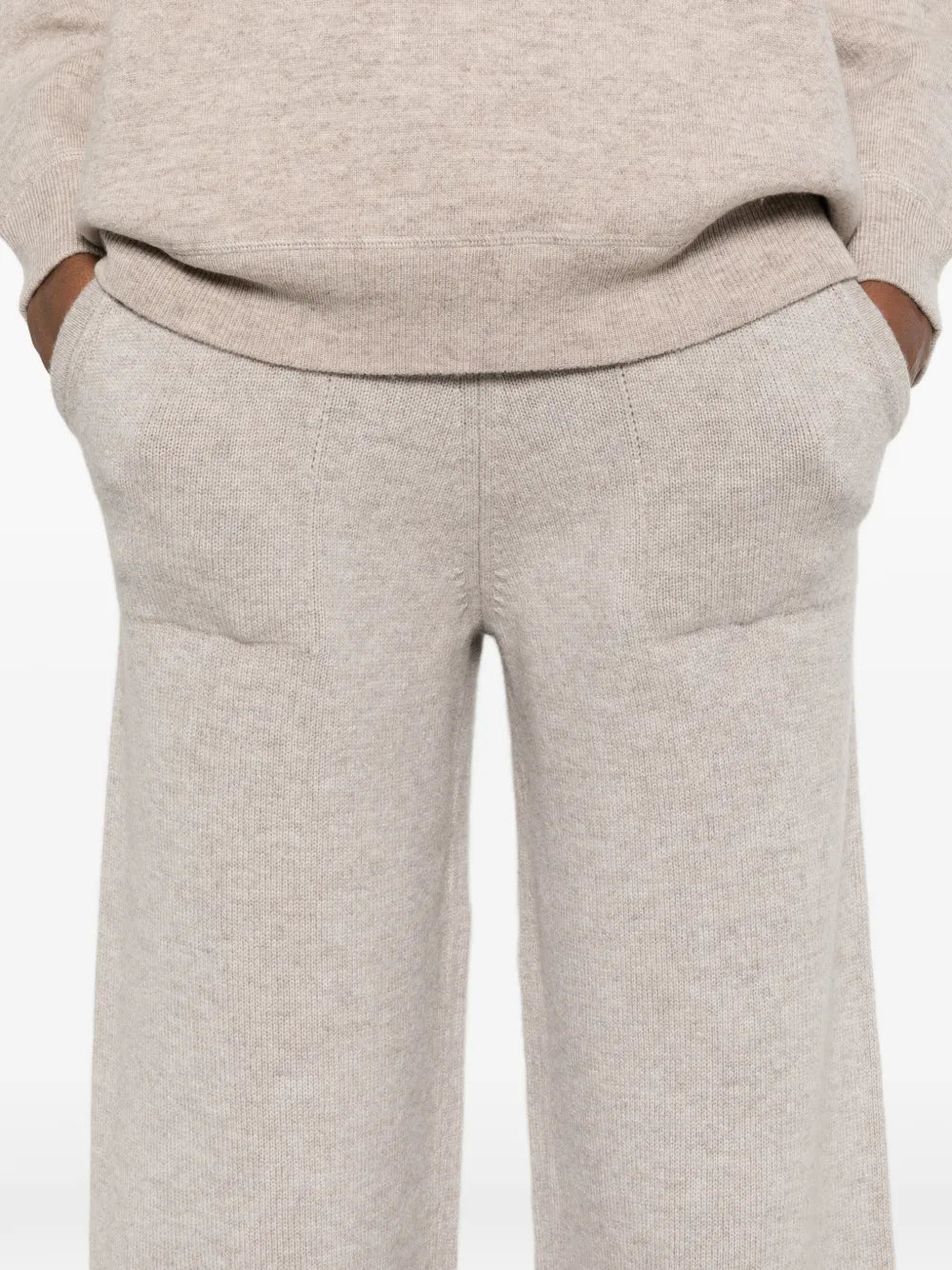 Jogging pants with drawstring