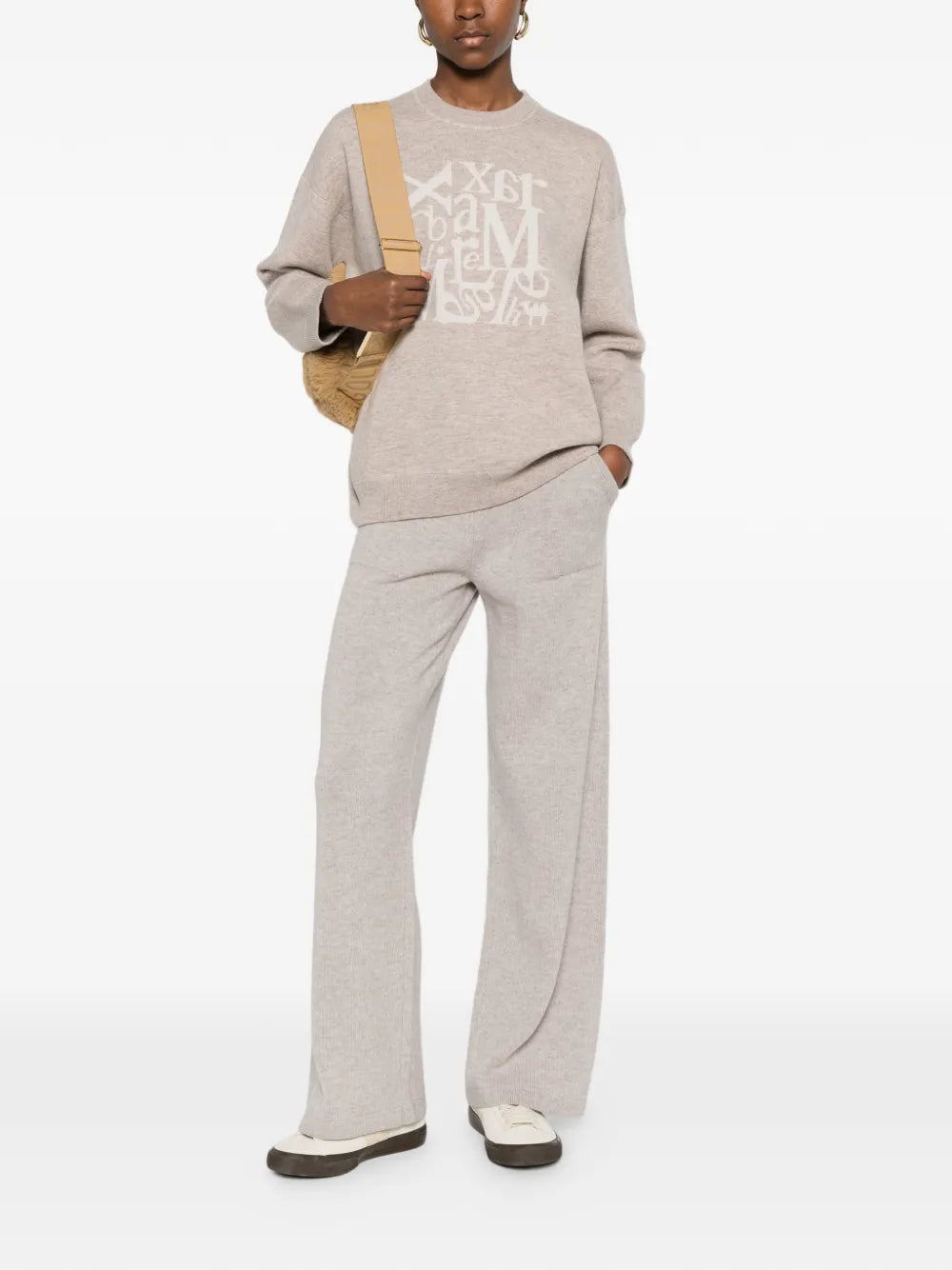 Jogging pants with drawstring