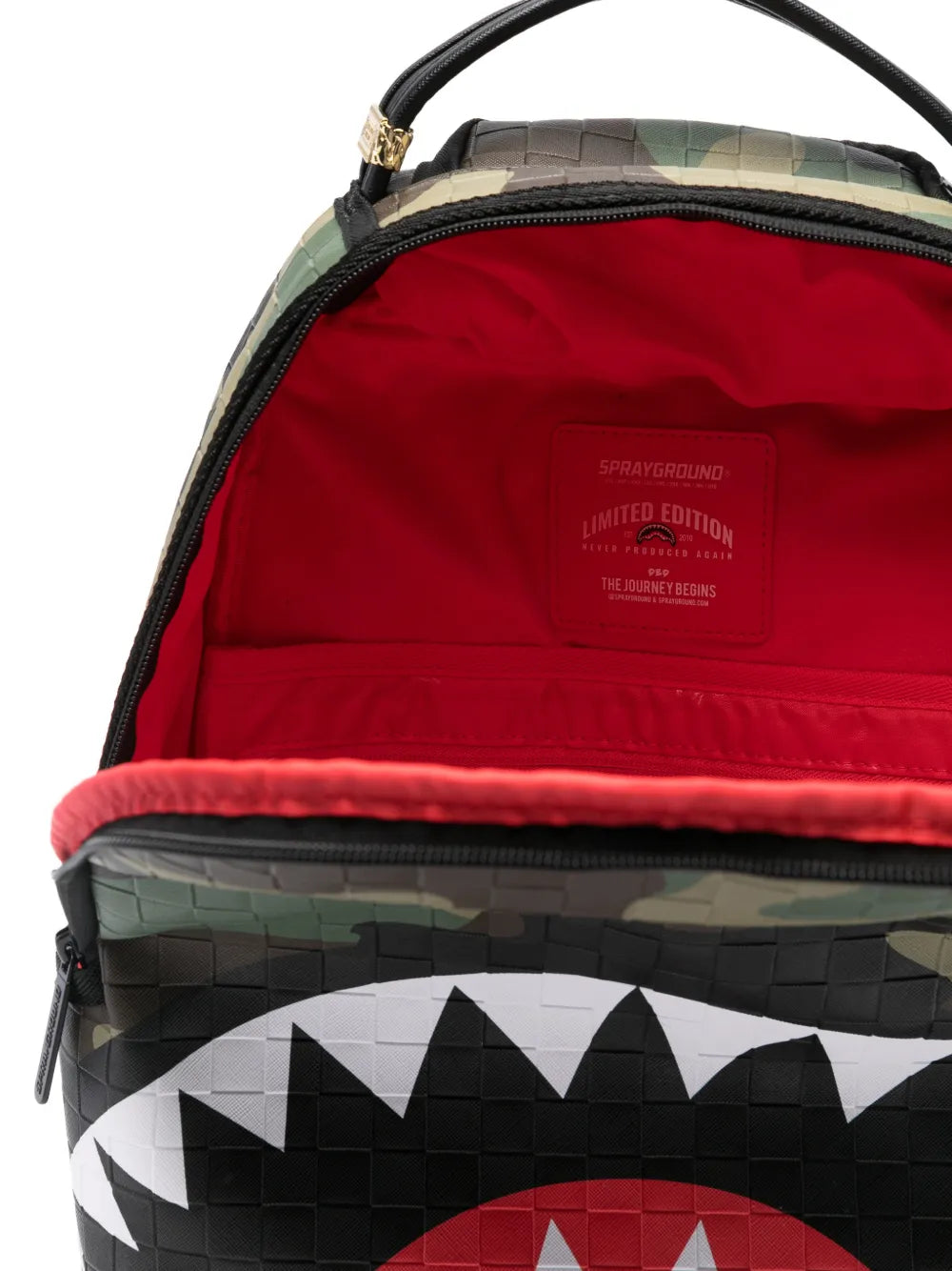 Rucksack mit Hai-Mund-Motiv