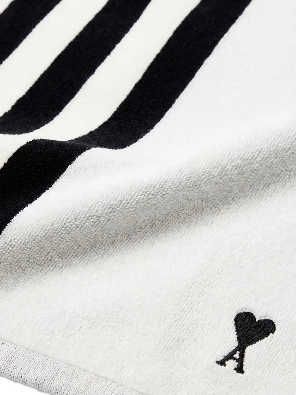 AMI DE COEUR Gestreiftes Strandtuch