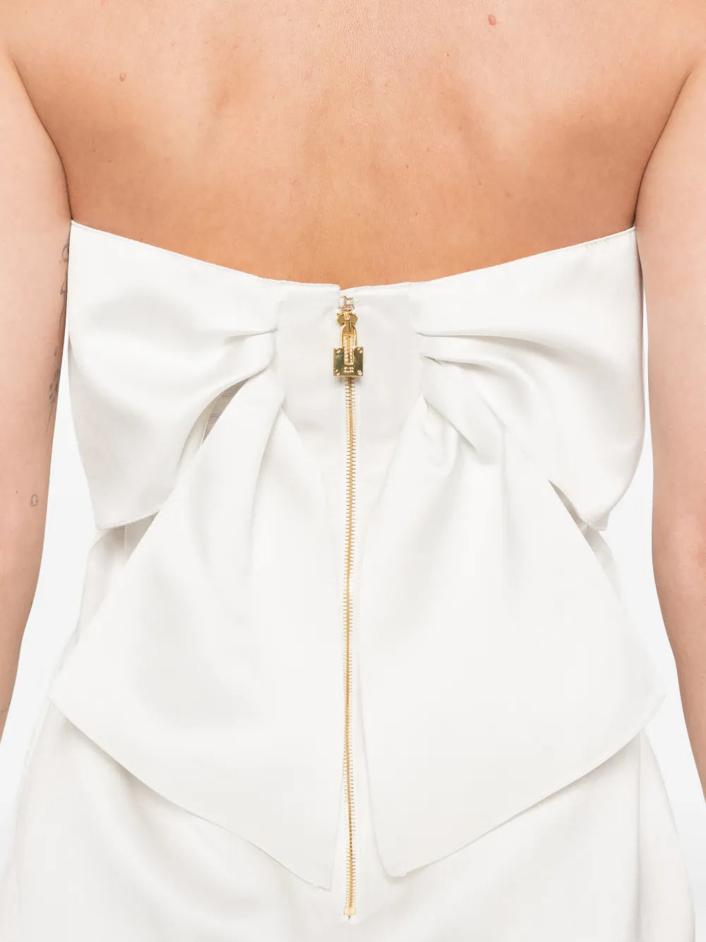 Schulterfreies Minikleid mit Metallic-Detail