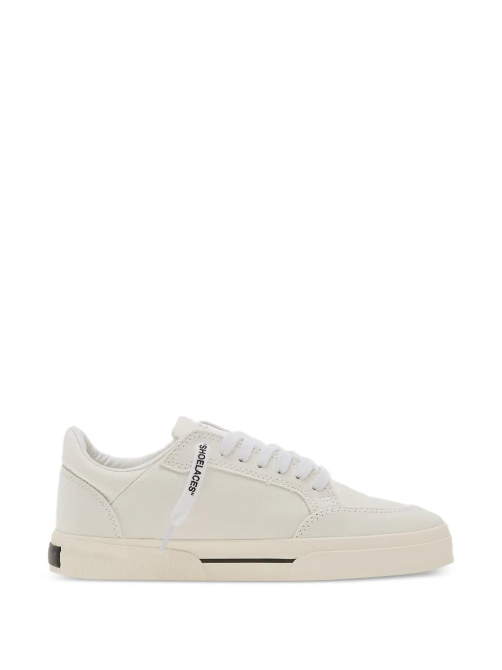 Sneakers mit Arrows-Motiv