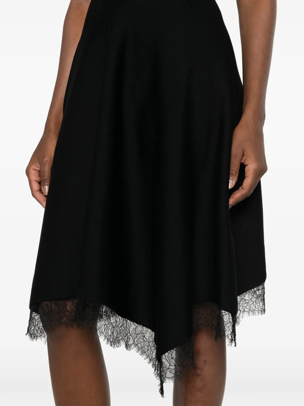 Asymmetrisches Kleid mit Spitzenbesatz