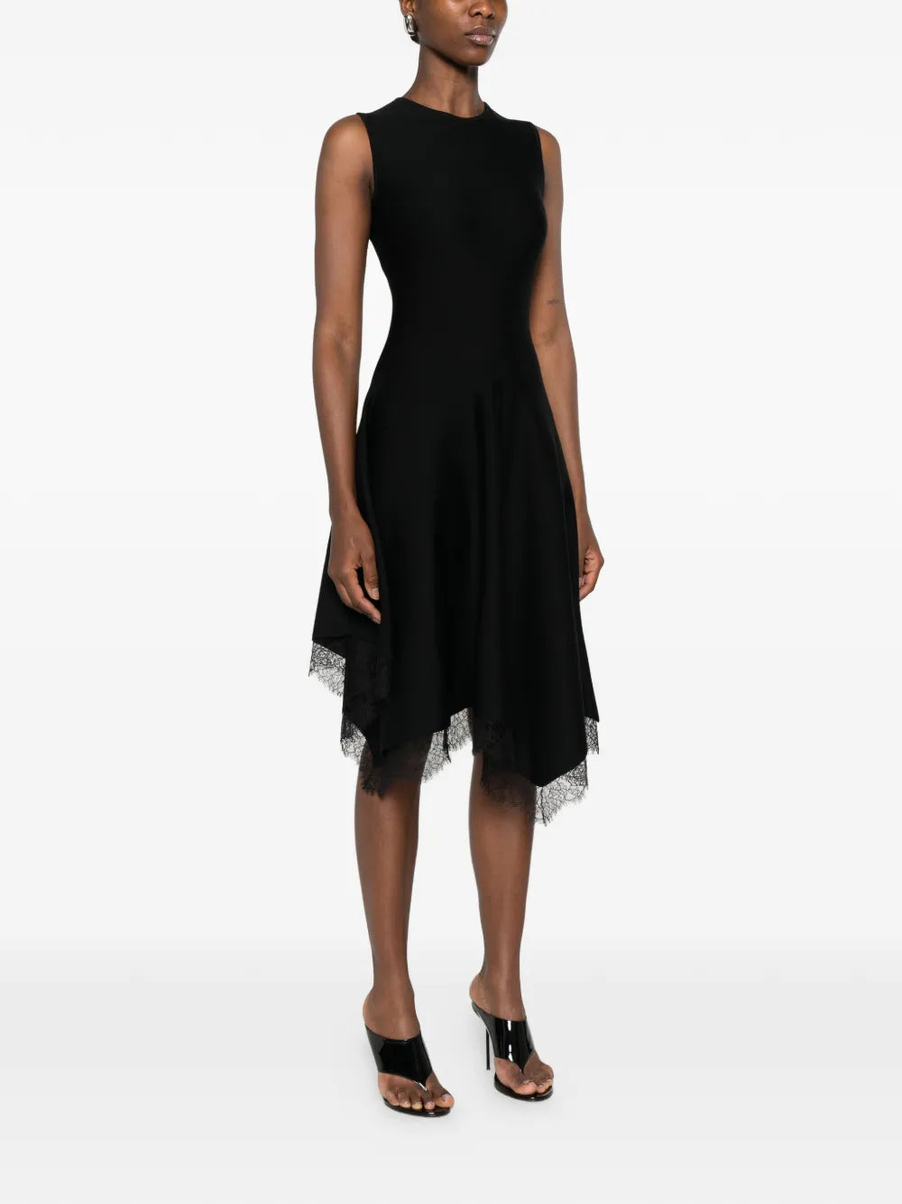 Asymmetrisches Kleid mit Spitzenbesatz