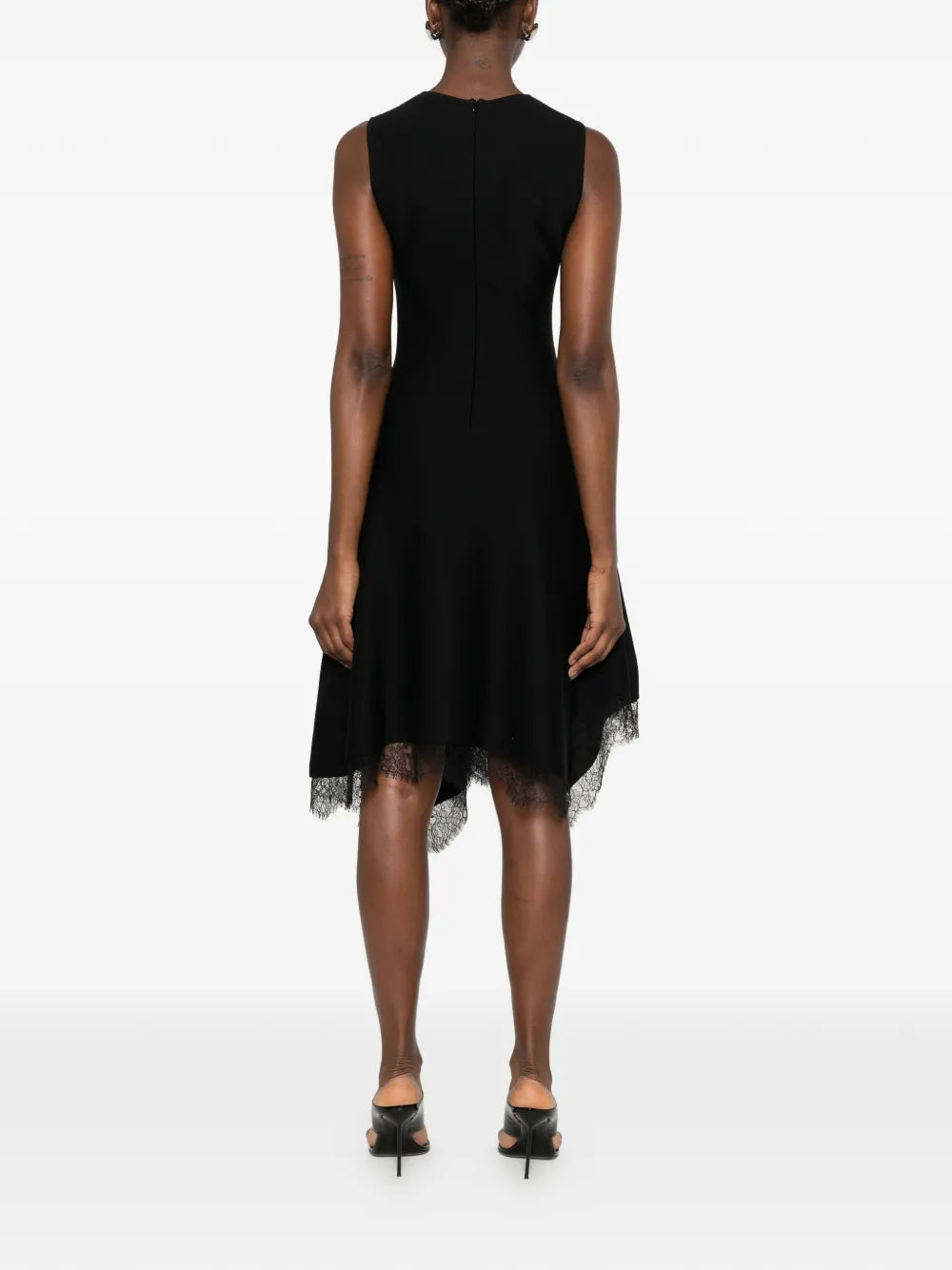 Asymmetrisches Kleid mit Spitzenbesatz