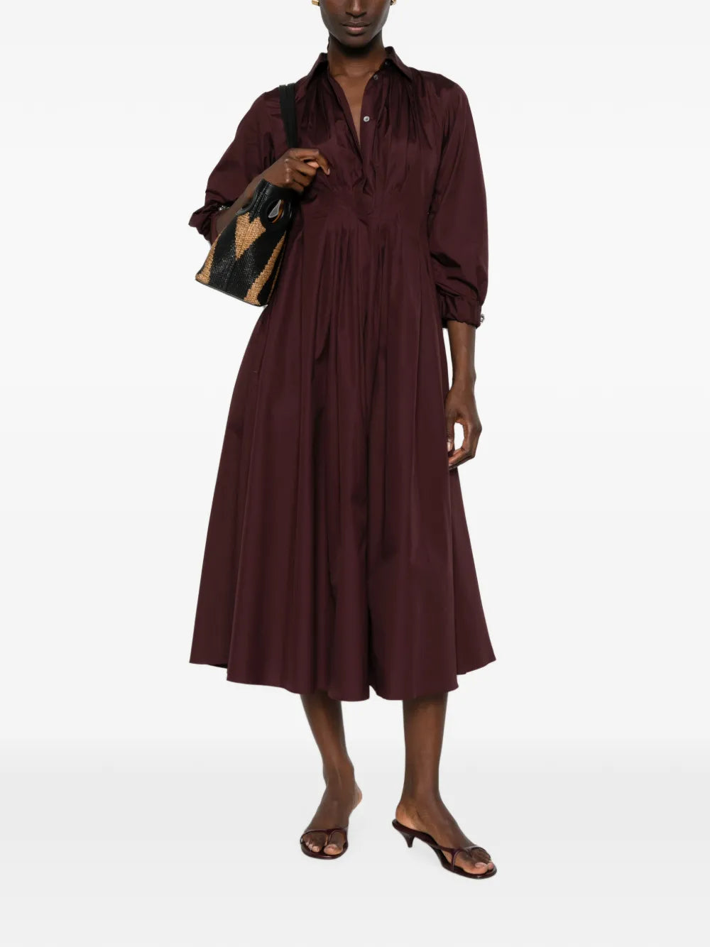 Plisseekleid mit Kristallverzierungen