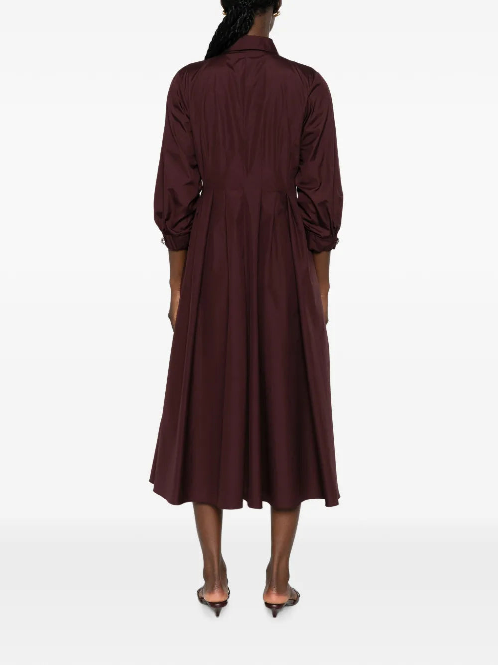 Plisseekleid mit Kristallverzierungen