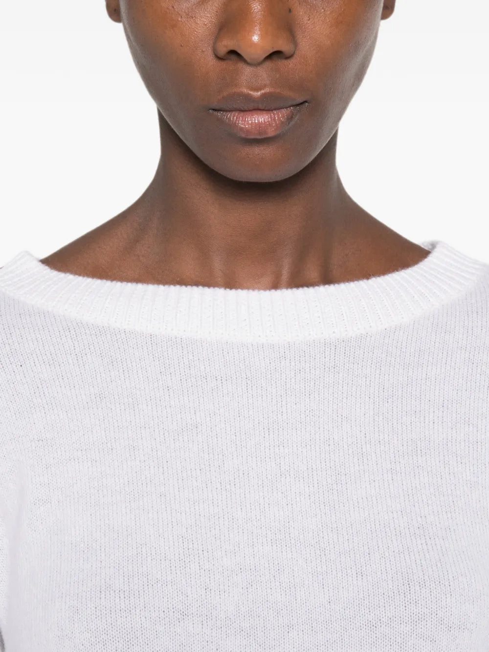 Feinstrickpullover mit überschnittenen Schultern
