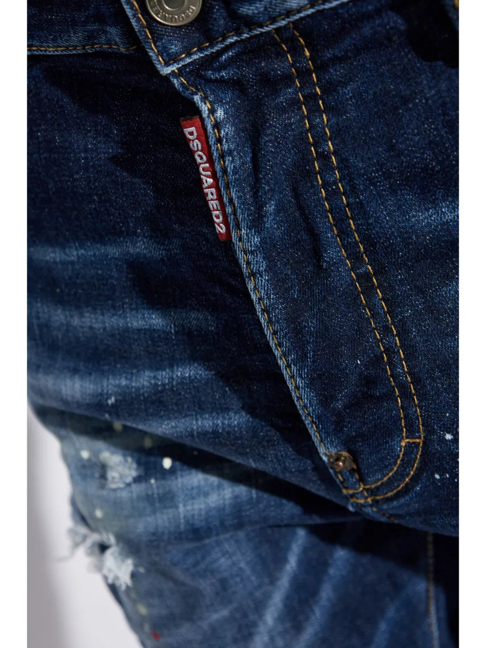 Jeans mit Farbklecksen