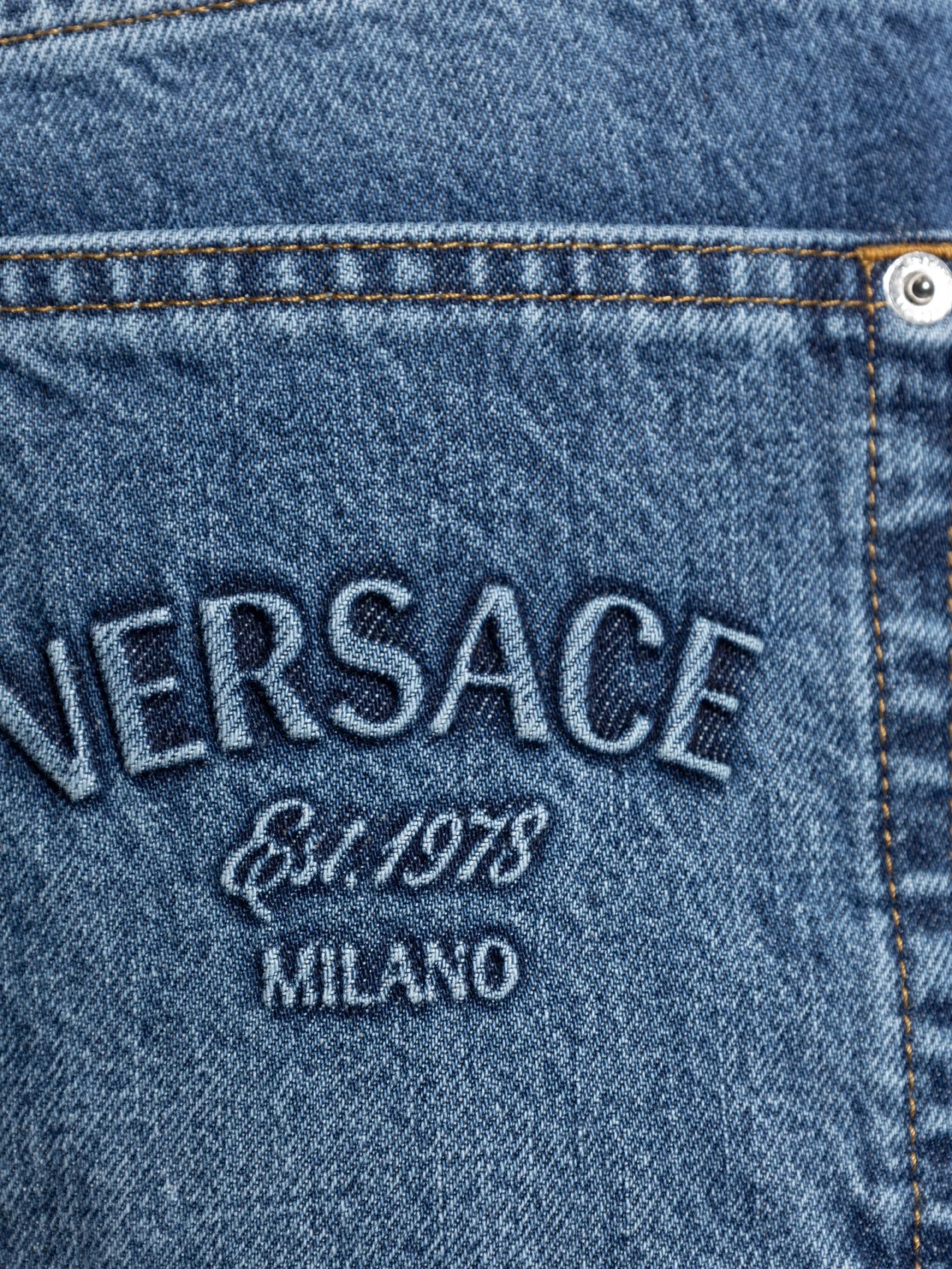 Denim Stone Wash Jeans mit Stickerei
