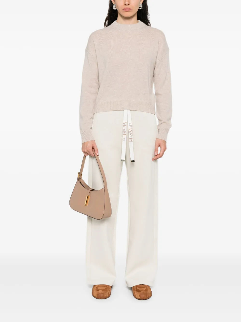 sweater with round neckline