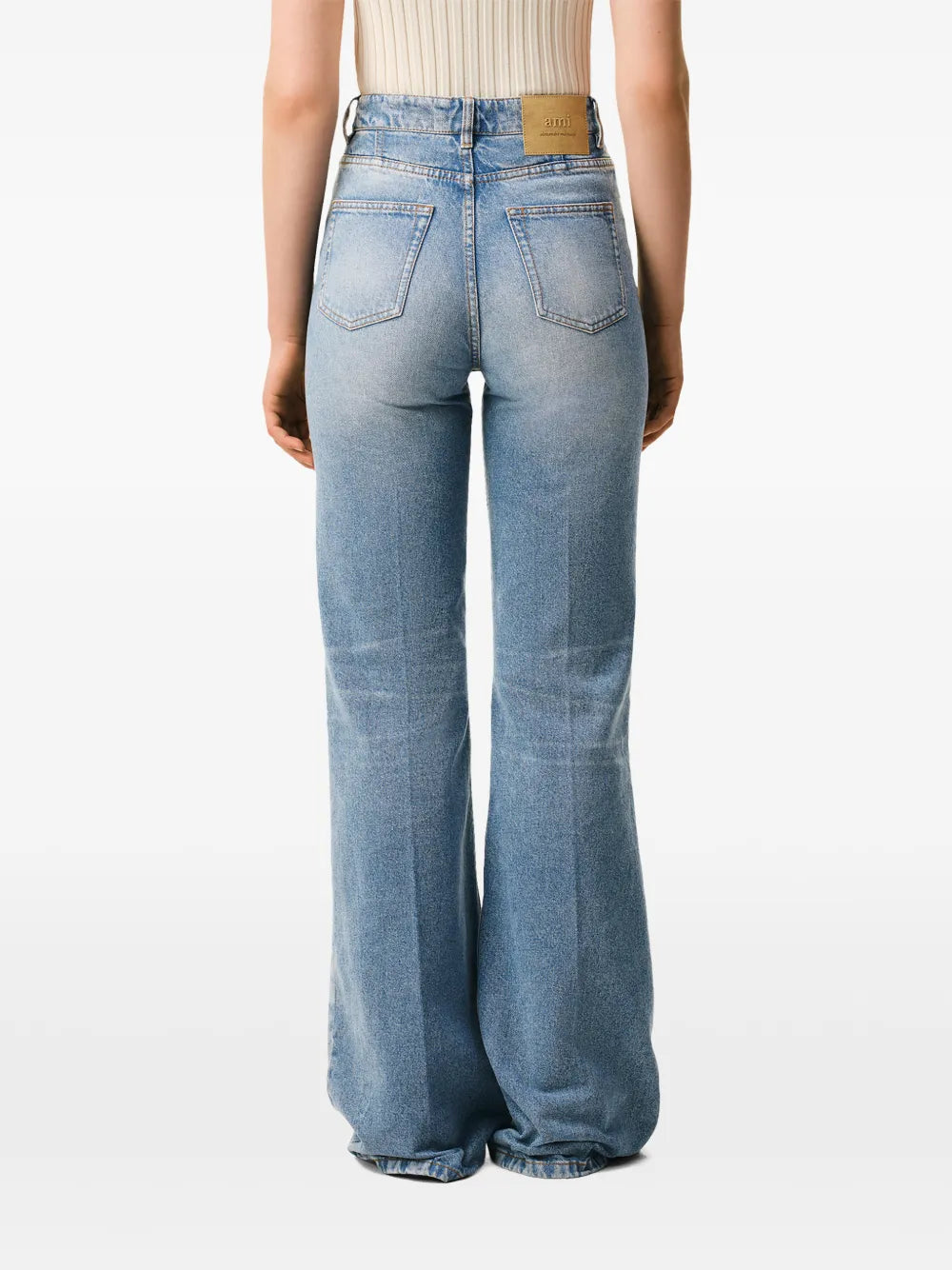 Ausgestellte Jeans