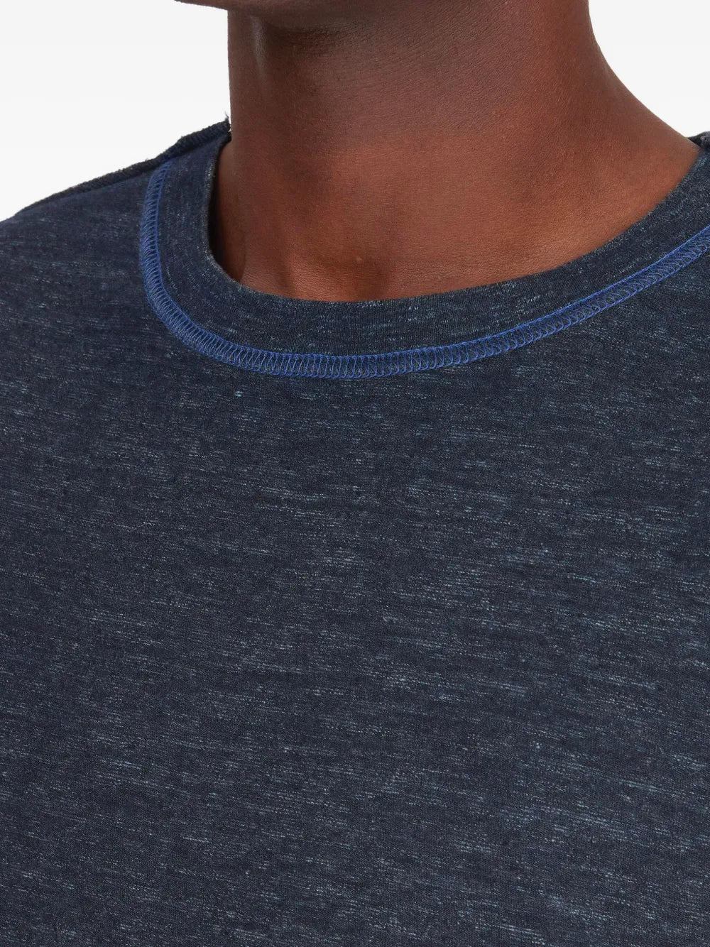 T-Shirt mit Ziernähten