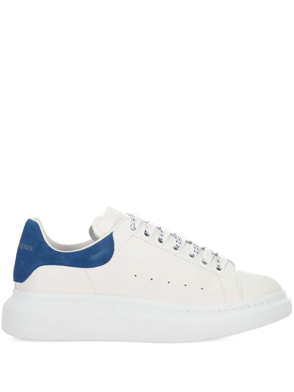 Sneakers mit Wildledereinsätzen