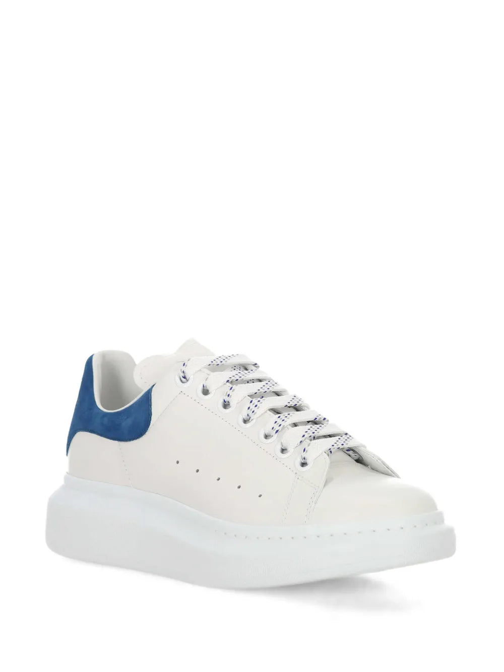 Sneakers mit Wildledereinsätzen