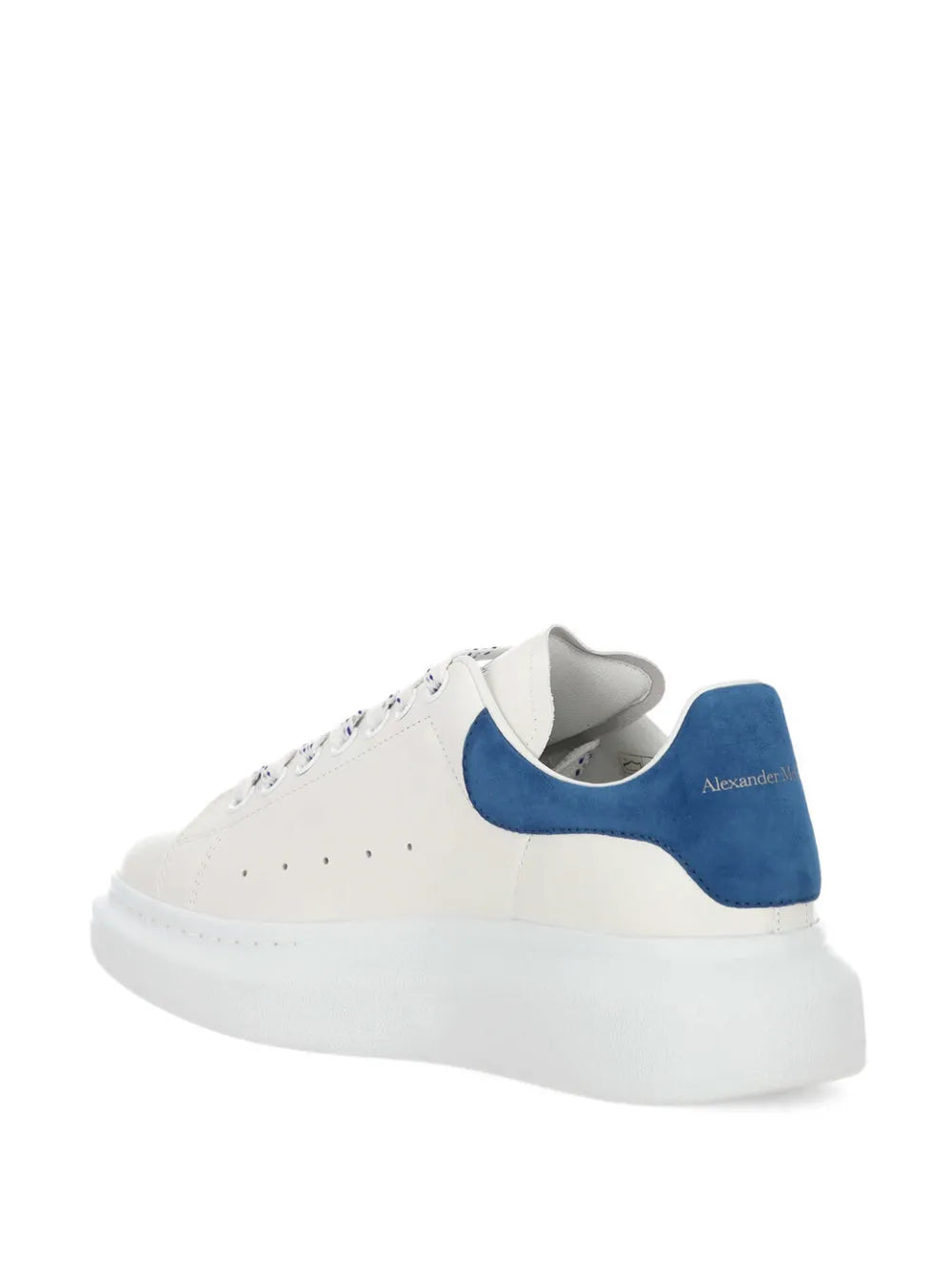 Sneakers mit Wildledereinsätzen