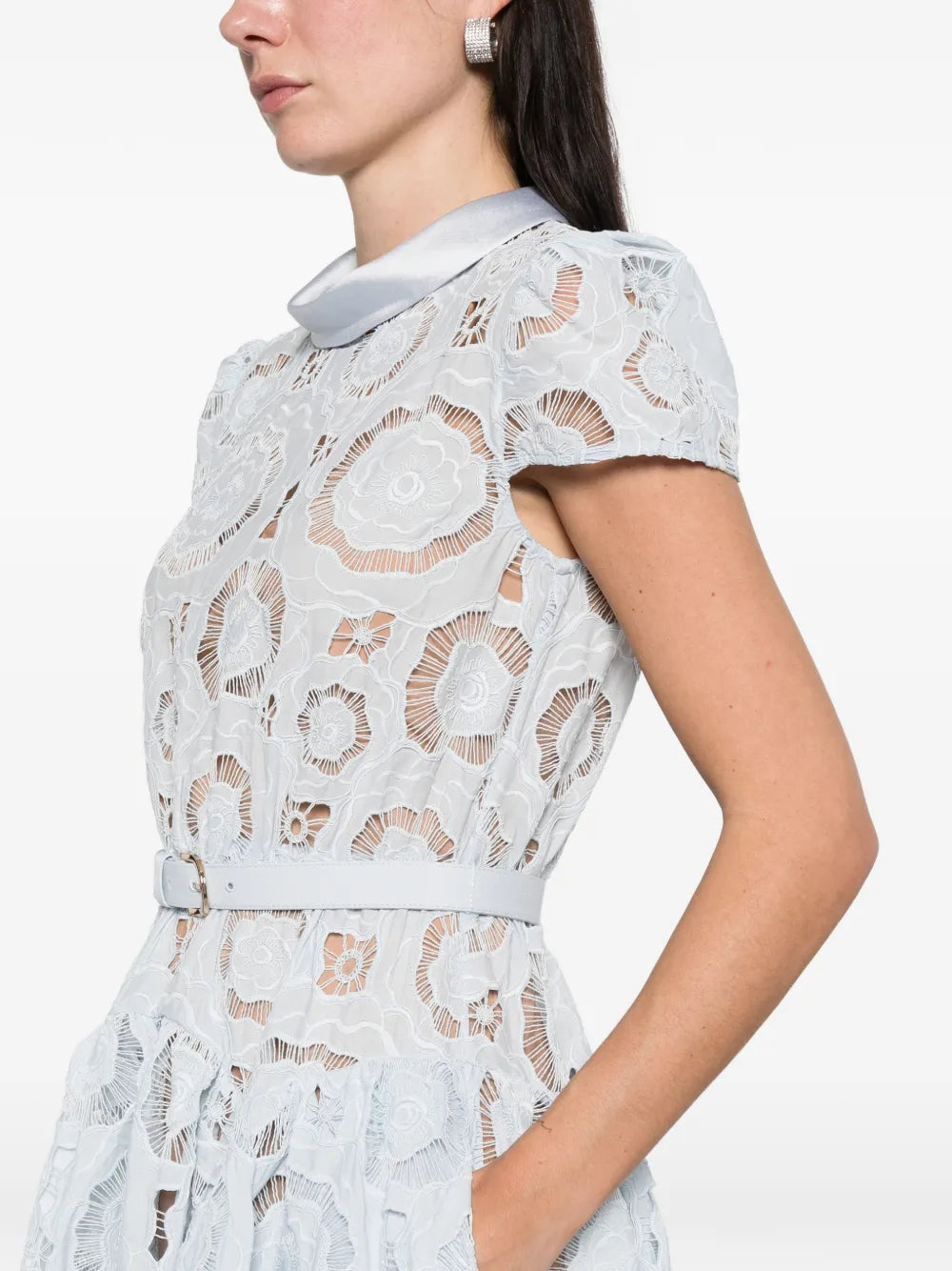 Midi dress made of floral lace