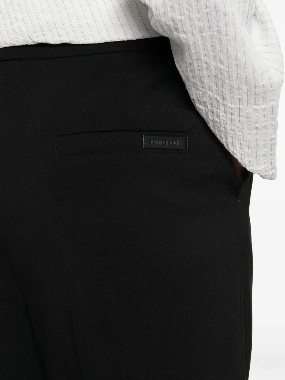 Plissierte Hose mit weitem Bein